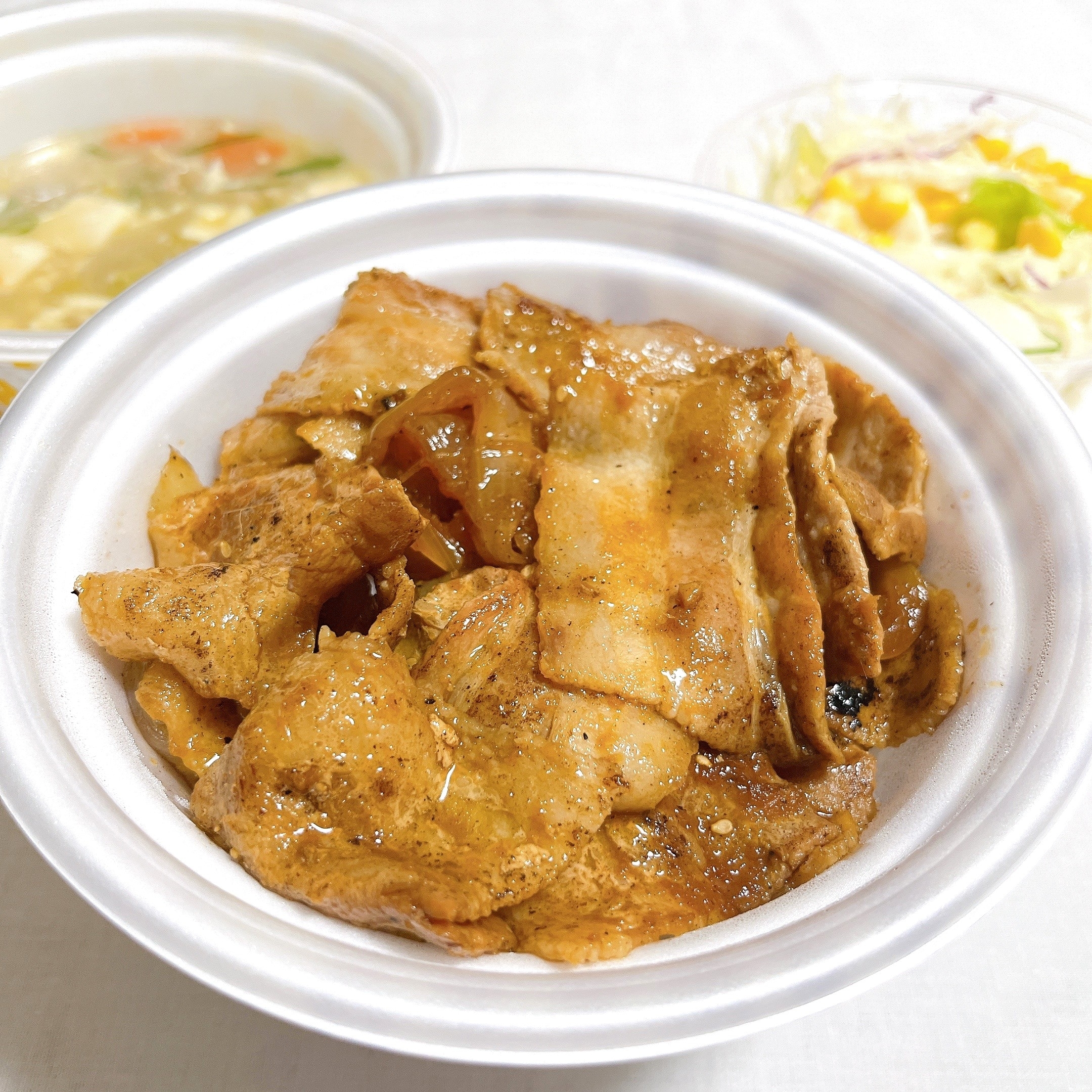 松屋のオススメのメニュー「スタミナ豚バラ炒め定食 参鶏湯風スープセット」