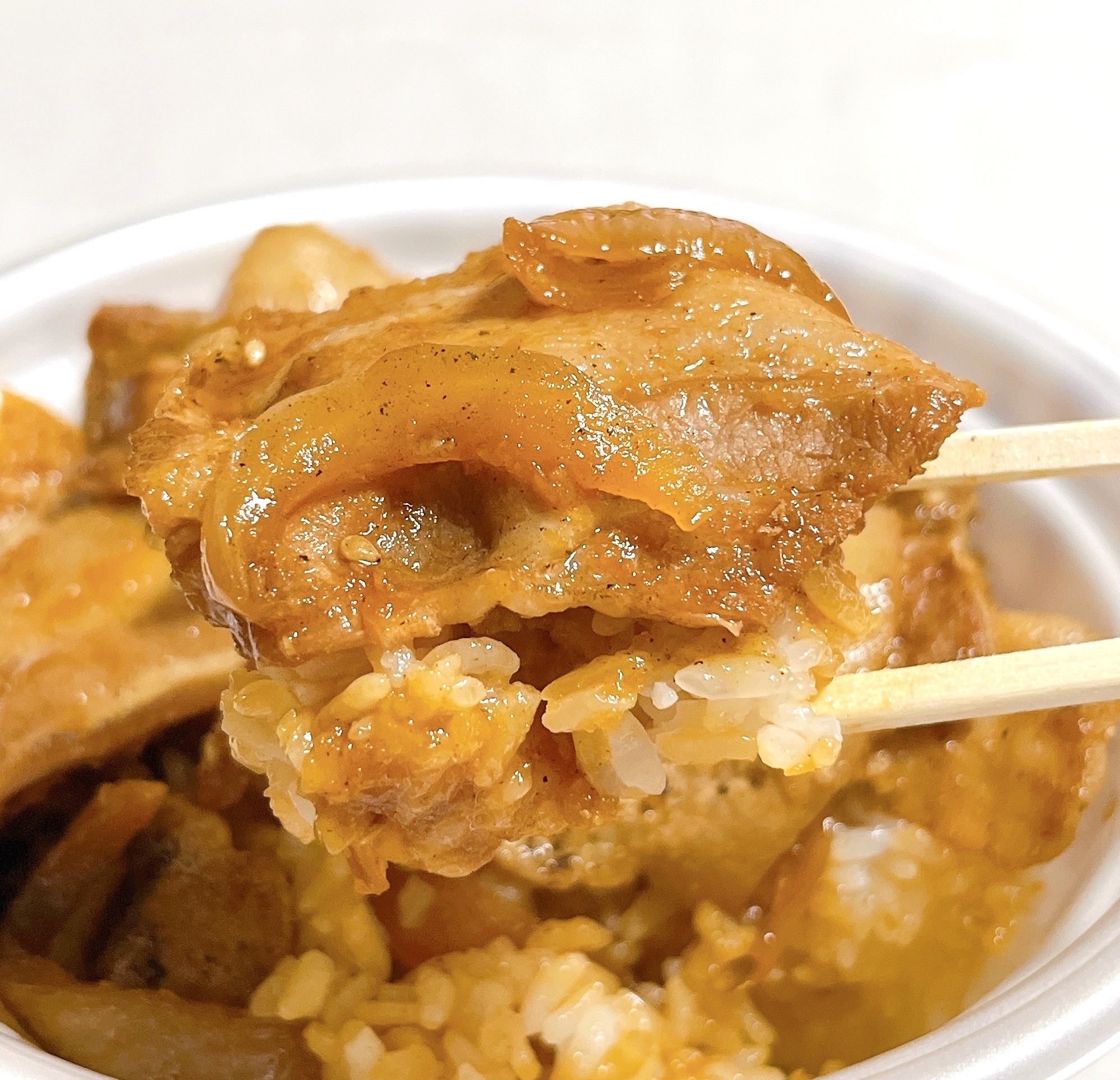 松屋のオススメのメニュー「スタミナ豚バラ炒め定食 参鶏湯風スープセット」