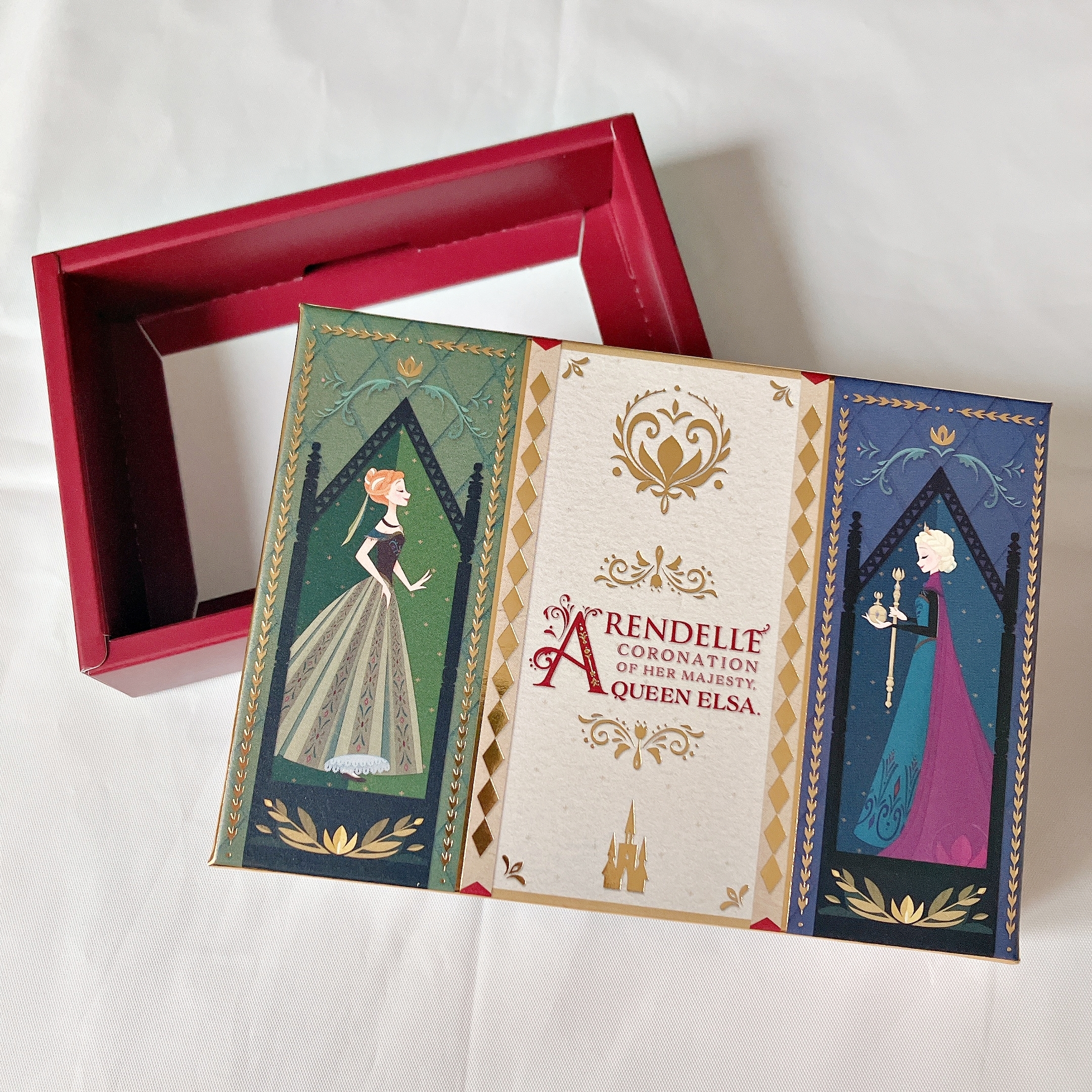 ディズニーシーのおすすめお菓子「アソーテッド・チョコレート 紙箱 アナ エルサ」