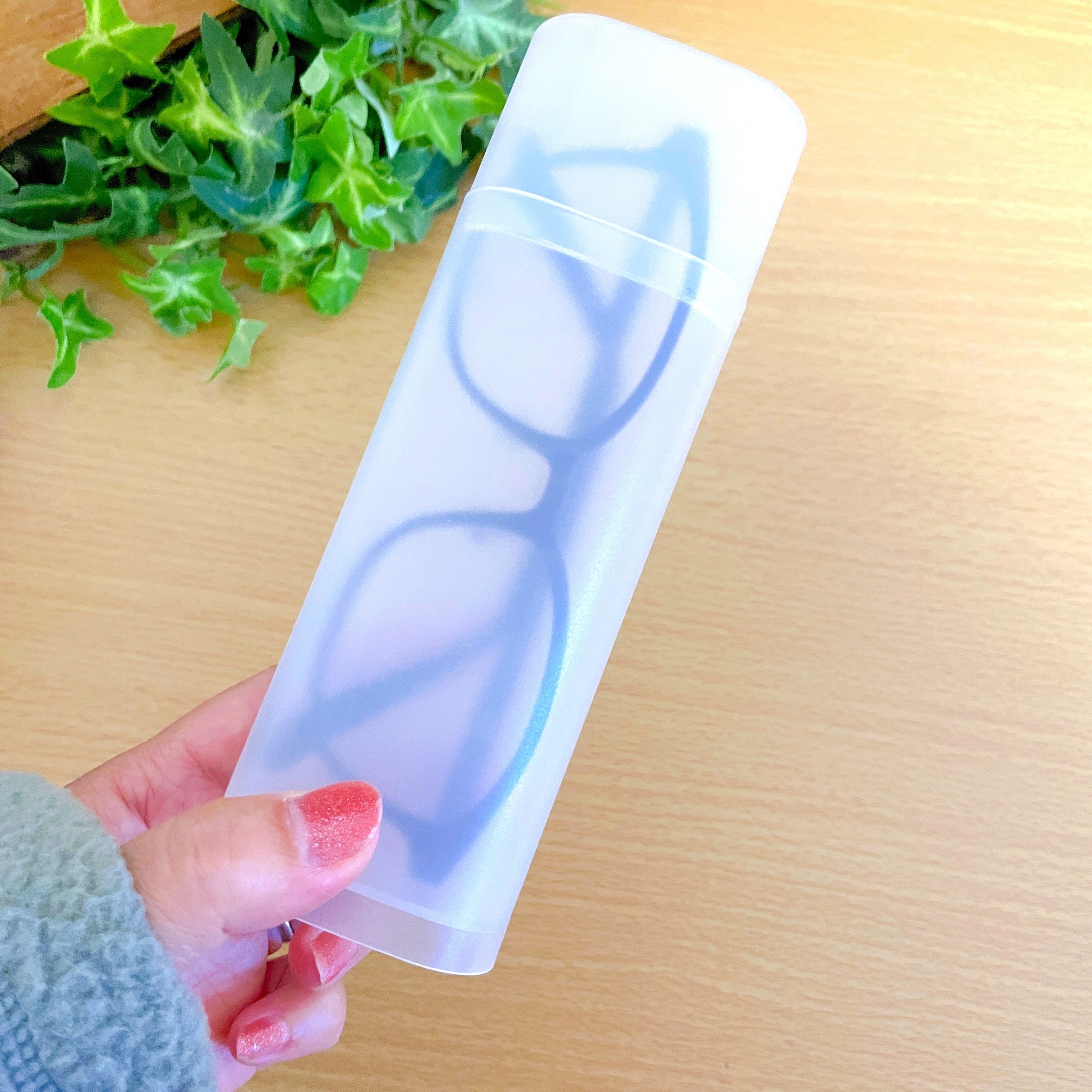 無印良品のおすすめ便利グッズ「ポリプロピレンめがね・小物ケース スタンド式・小」