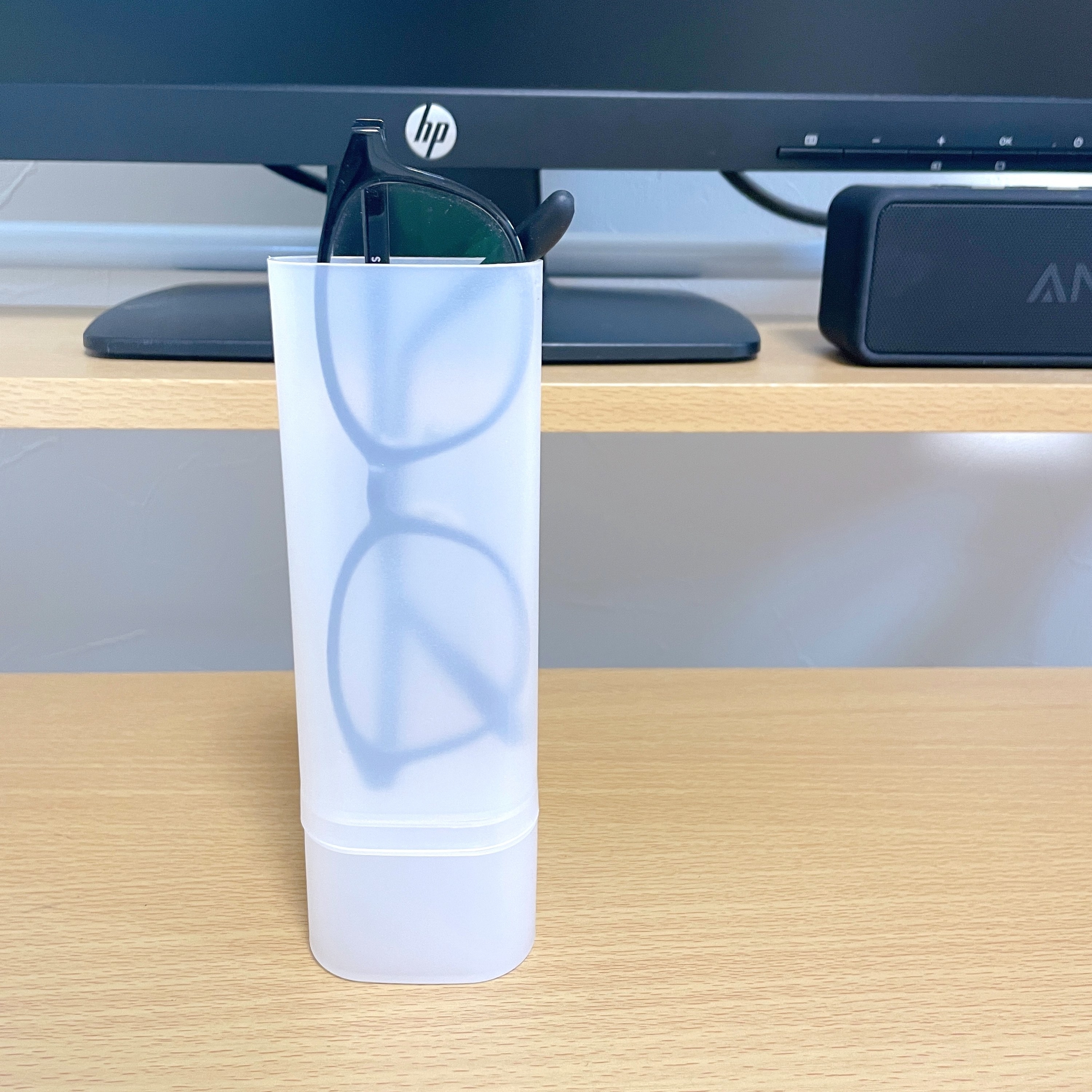 無印良品のおすすめ便利グッズ「ポリプロピレンめがね・小物ケース スタンド式・小」