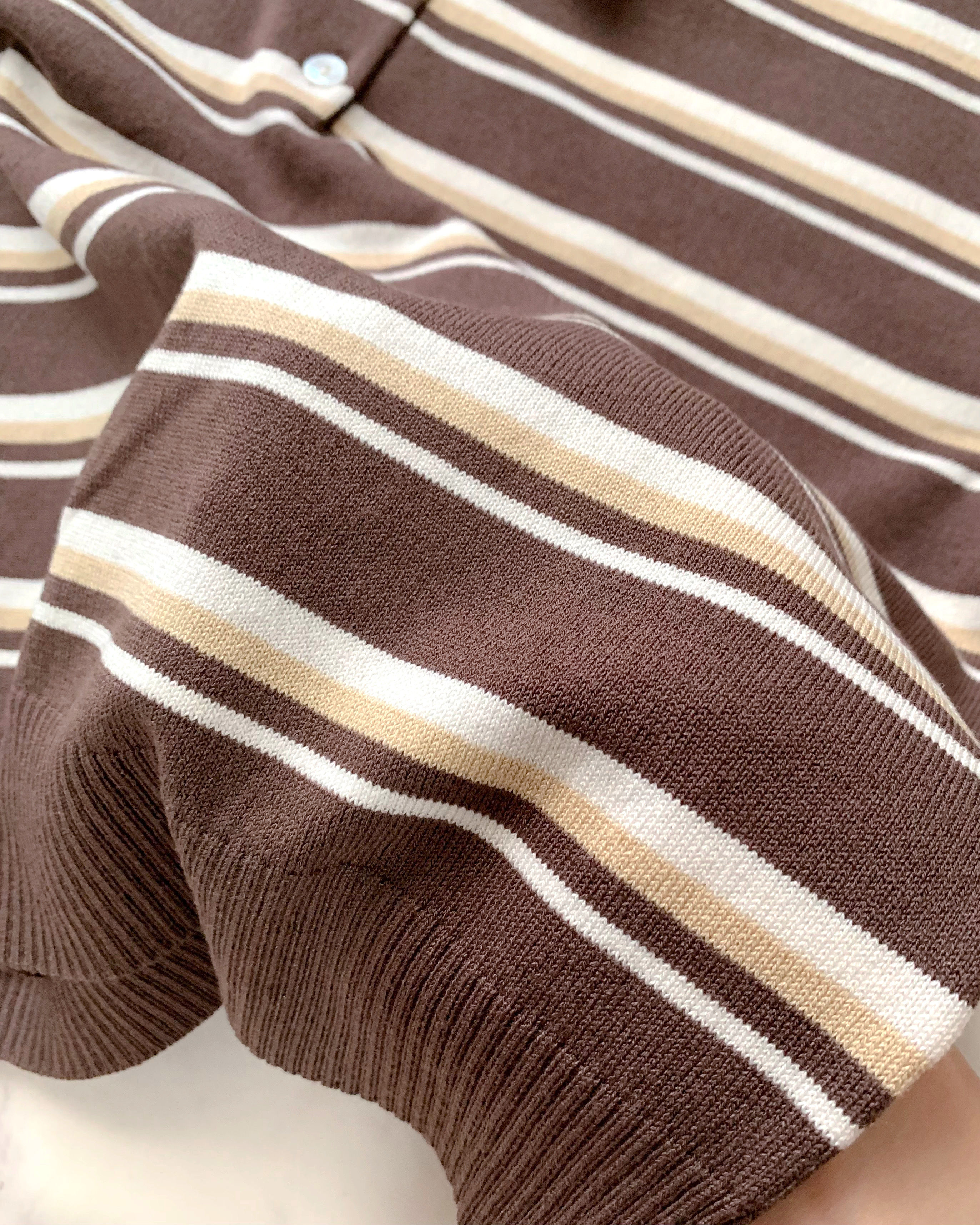 GU(ジーユー)のおすすめファッションアイテム「マルチボーダーポロセーター(半袖)Q」