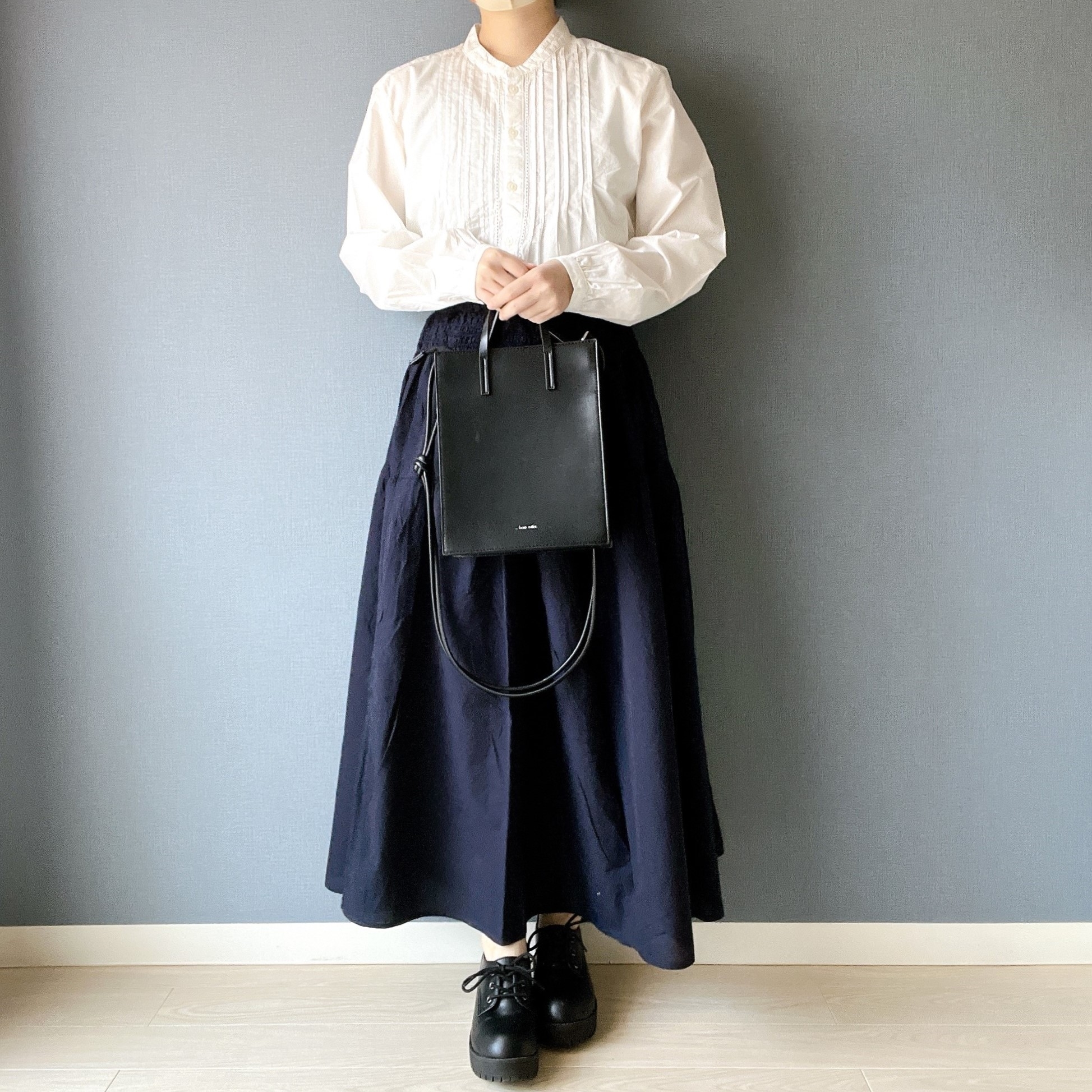 無印良品のオススメのブラウス「婦人 綿ボイル 長袖ブラウス」のコーディネート