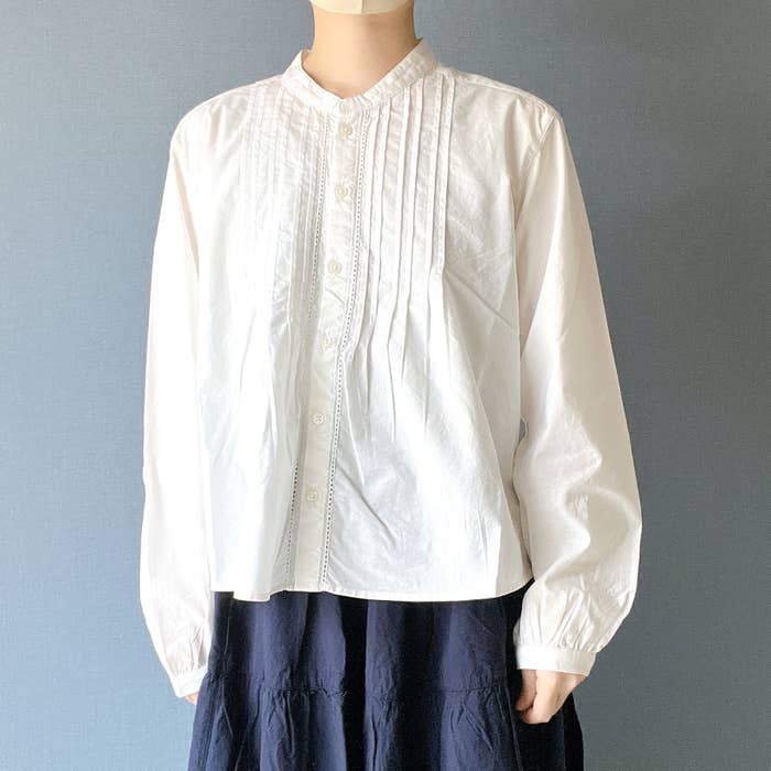 無印良品のオススメのブラウス「婦人 綿ボイル 長袖ブラウス」