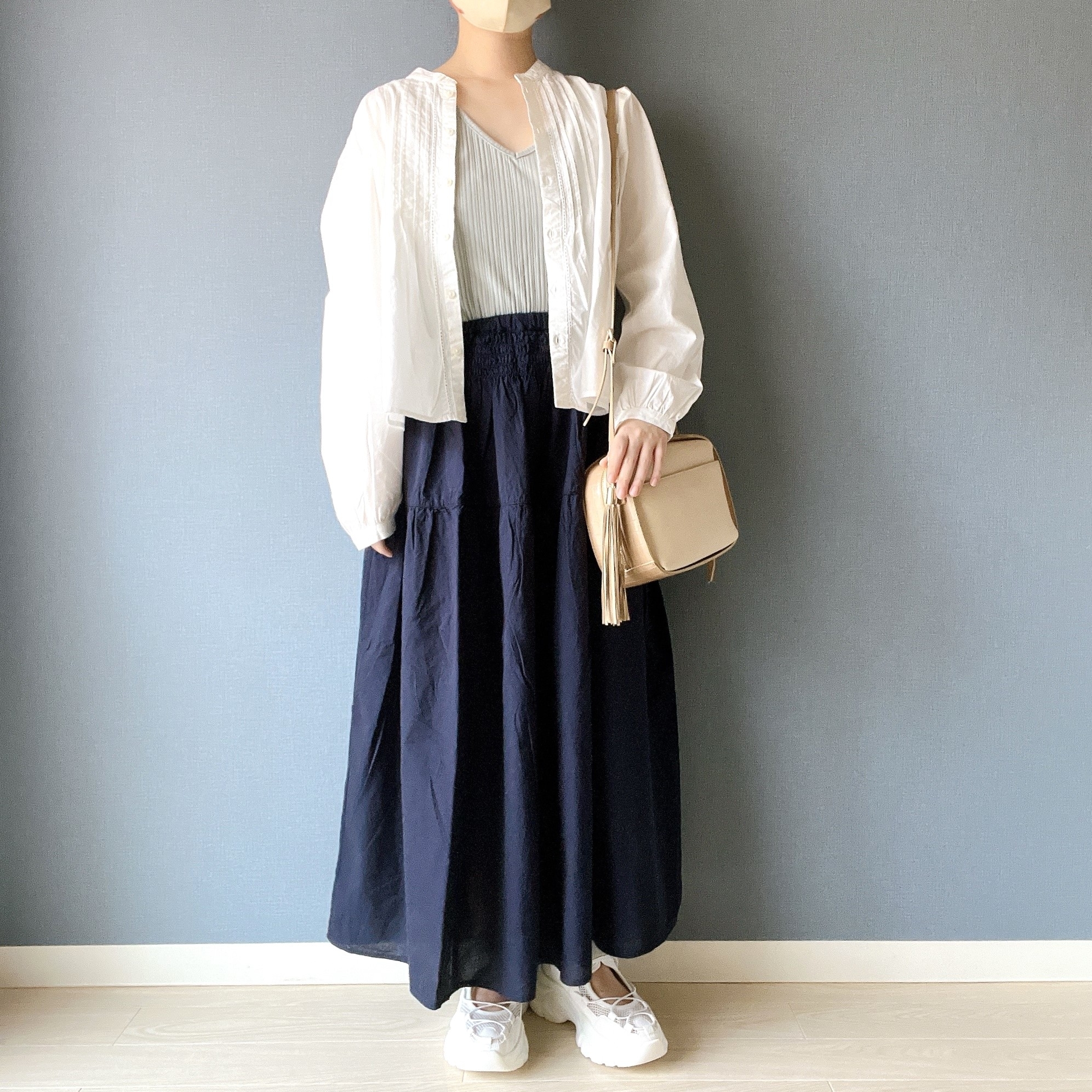 無印良品のオススメのブラウス「婦人 綿ボイル 長袖ブラウス」のコーディネート