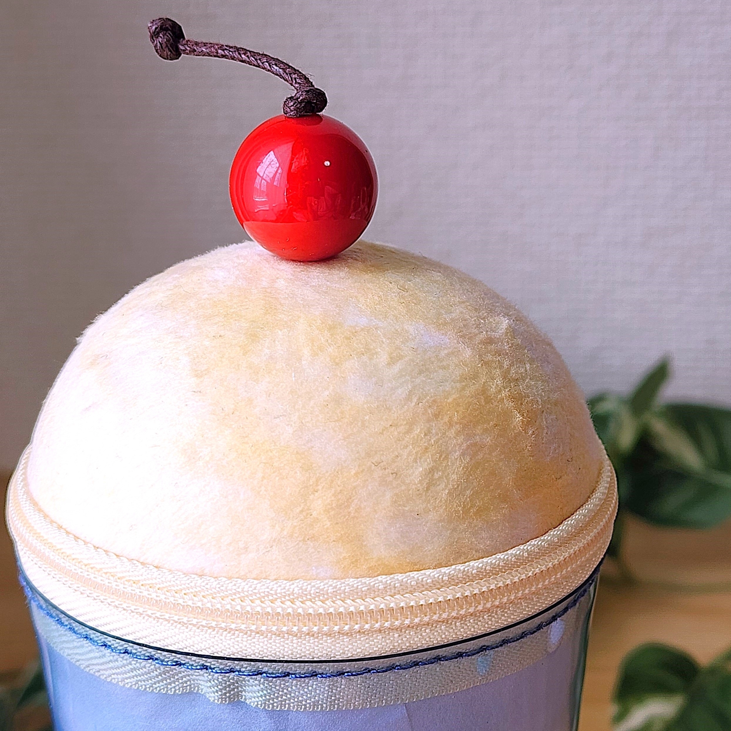 FELISSIMO（フェリシモ）のおすすめ雑貨「YOU+MORE！ 旅先の風景を映したクリームソーダポーチ」