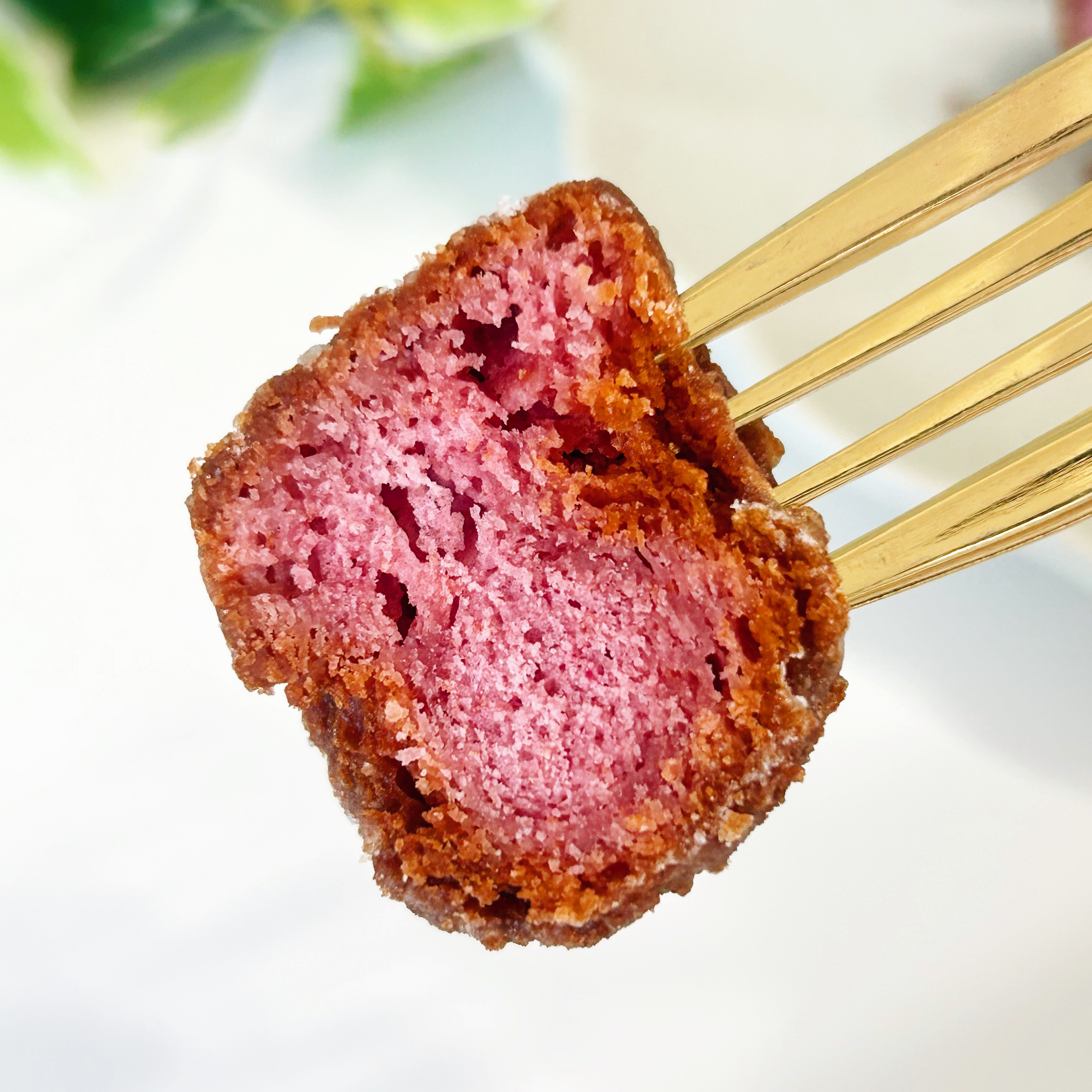 FamilyMart(ファミリーマート)のおすすめおやつ「紫芋のサーターアンダギー6個入(沖縄県産紫芋)」