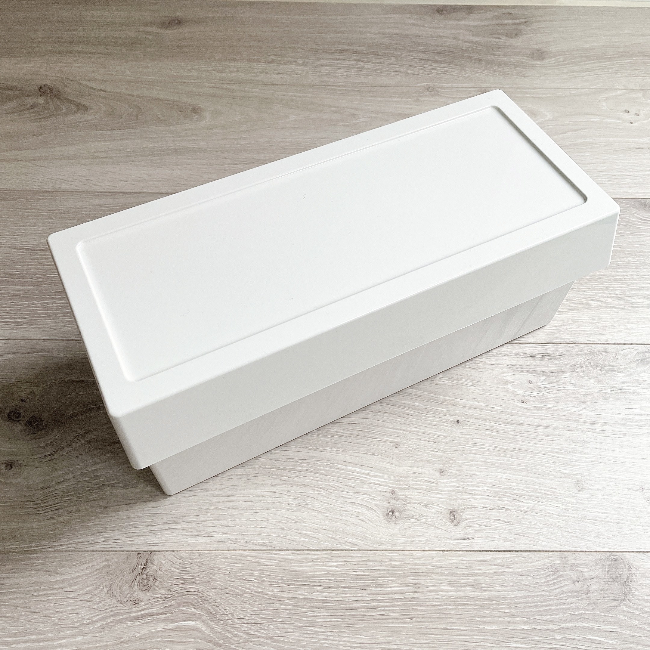 イケアのおすすめアイテム「SÄTTING セッティング ケーブルマネジメントボックス ふた付き」