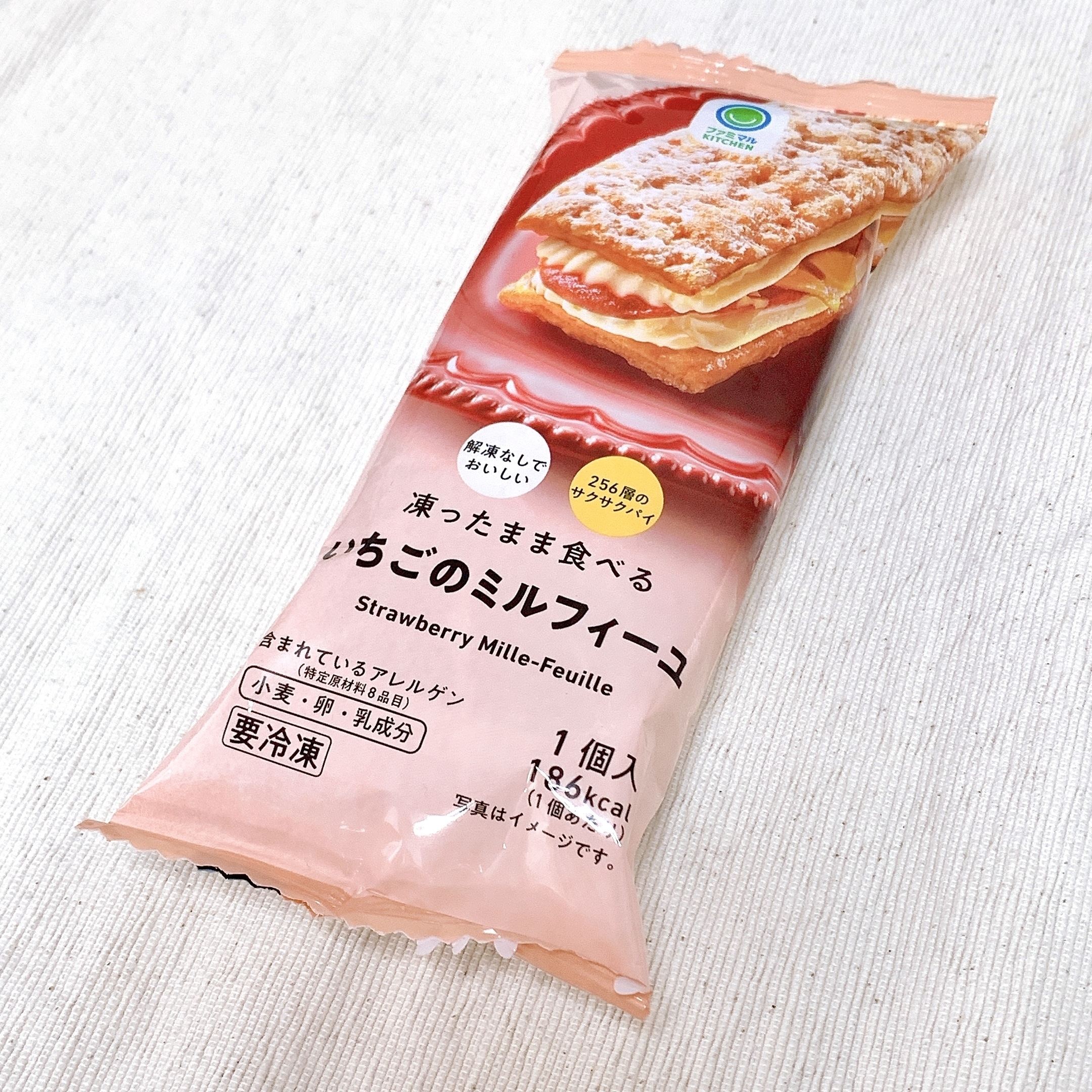 ファミマのおすすめスイーツ「凍ったまま食べる いちごのミルフィーユ」