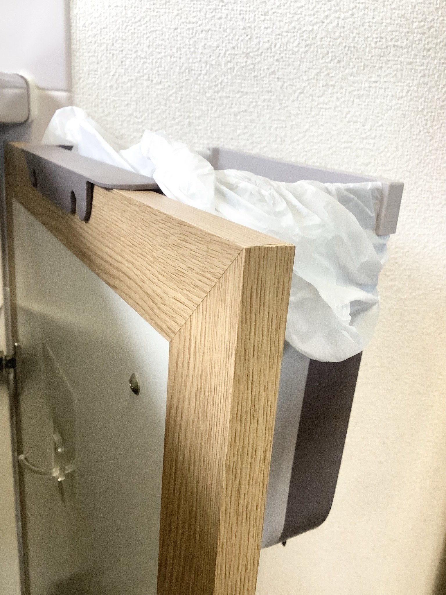 カインズでみつけたオススメ便利グッズ「扉に掛ける折りたたみくず入れ 大」