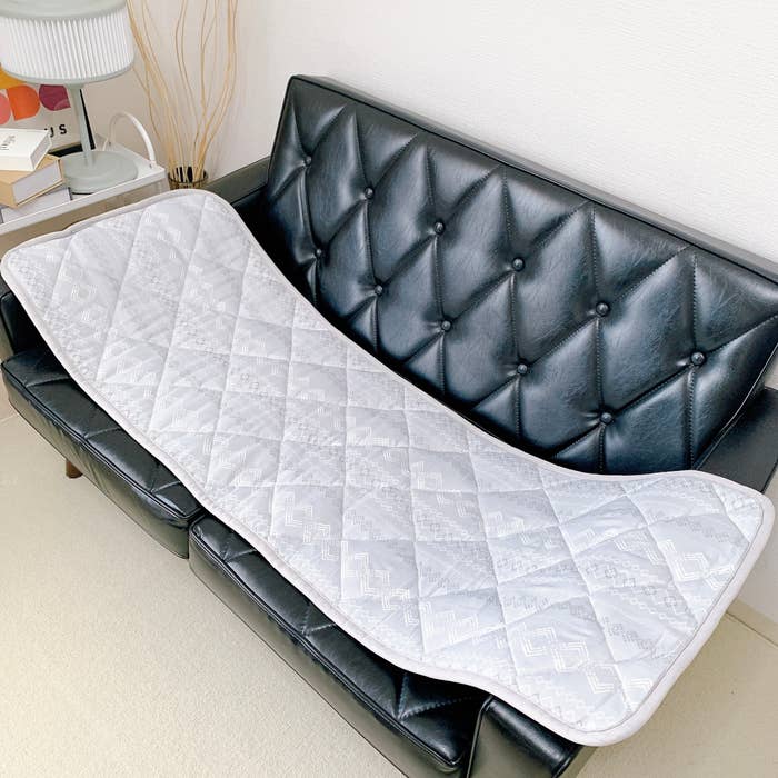 ニトリのおすすめ雑貨「ロングチェアシート(Nクール GA2401 GY)」