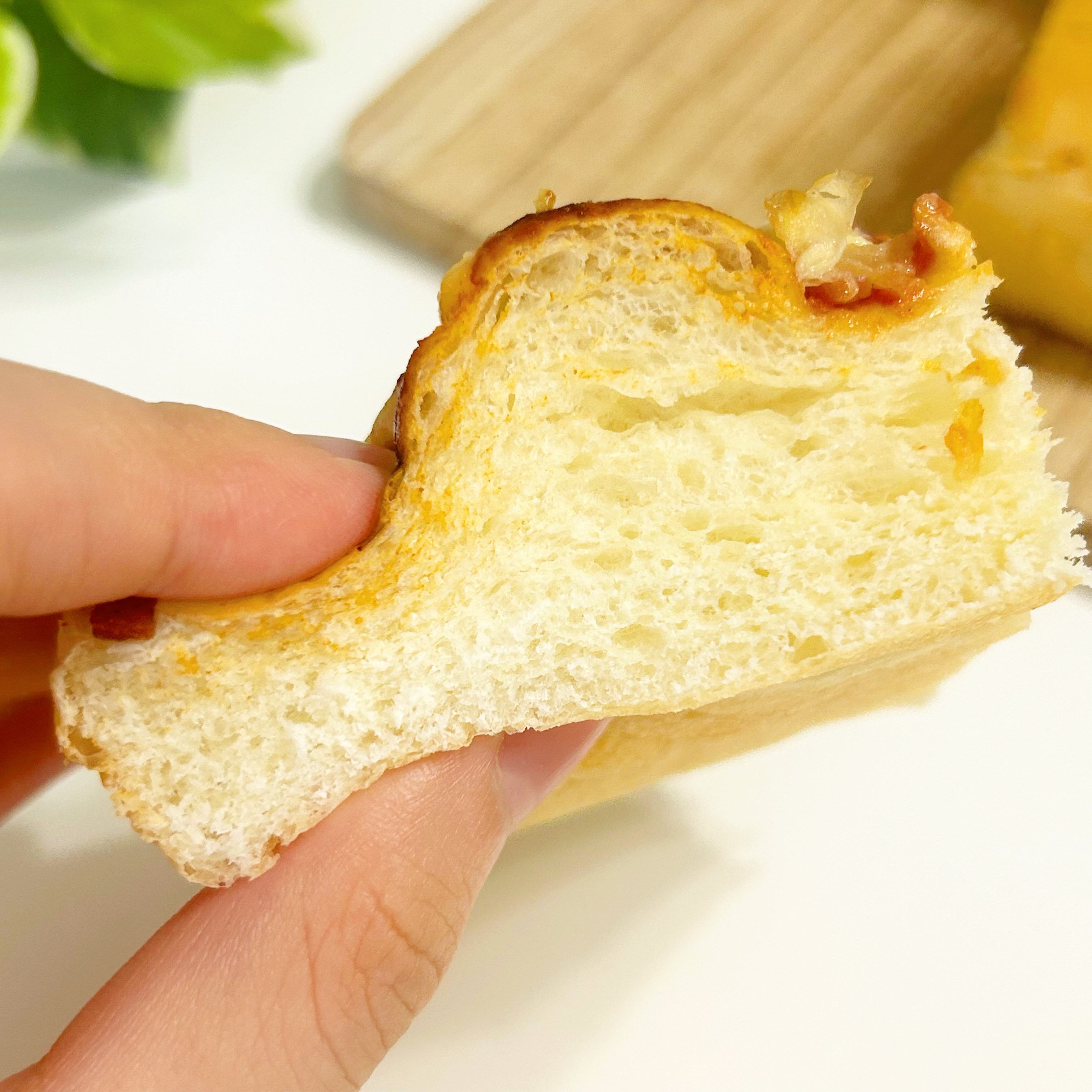 FamilyMart（ファミリーマート）のおすすめパン「完熟トマトピザパン」