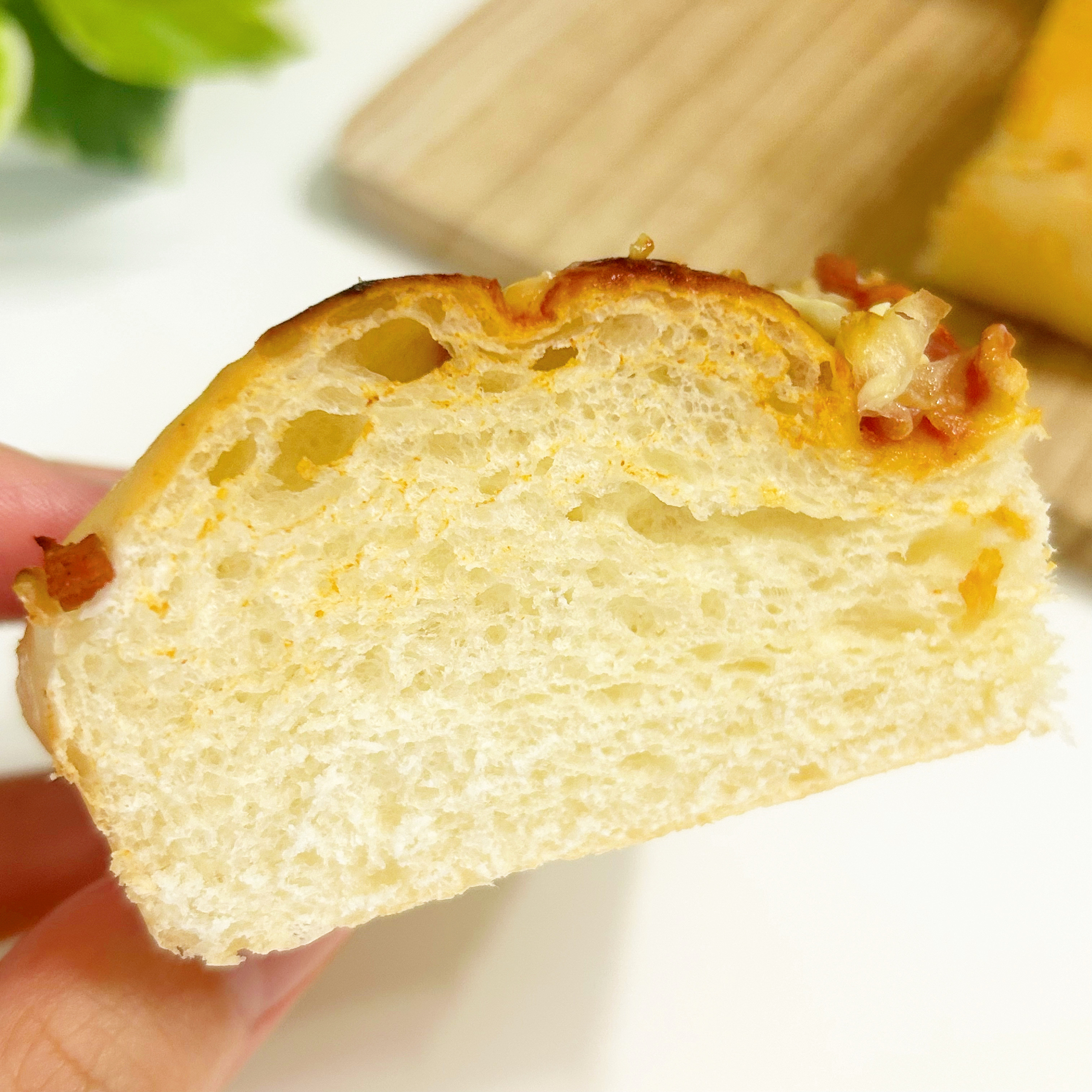 FamilyMart（ファミリーマート）のおすすめパン「完熟トマトピザパン」