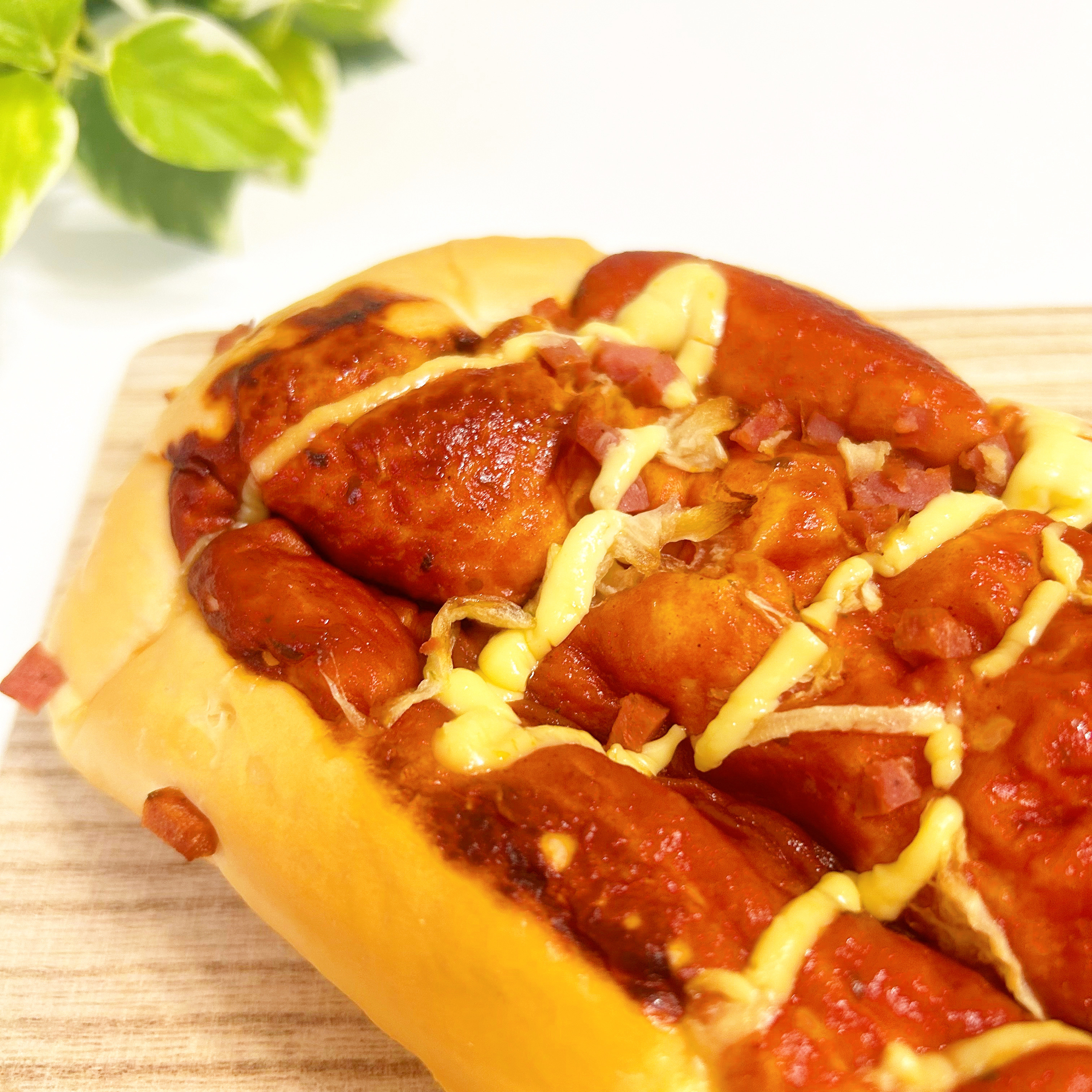 FamilyMart（ファミリーマート）のおすすめパン「完熟トマトピザパン」