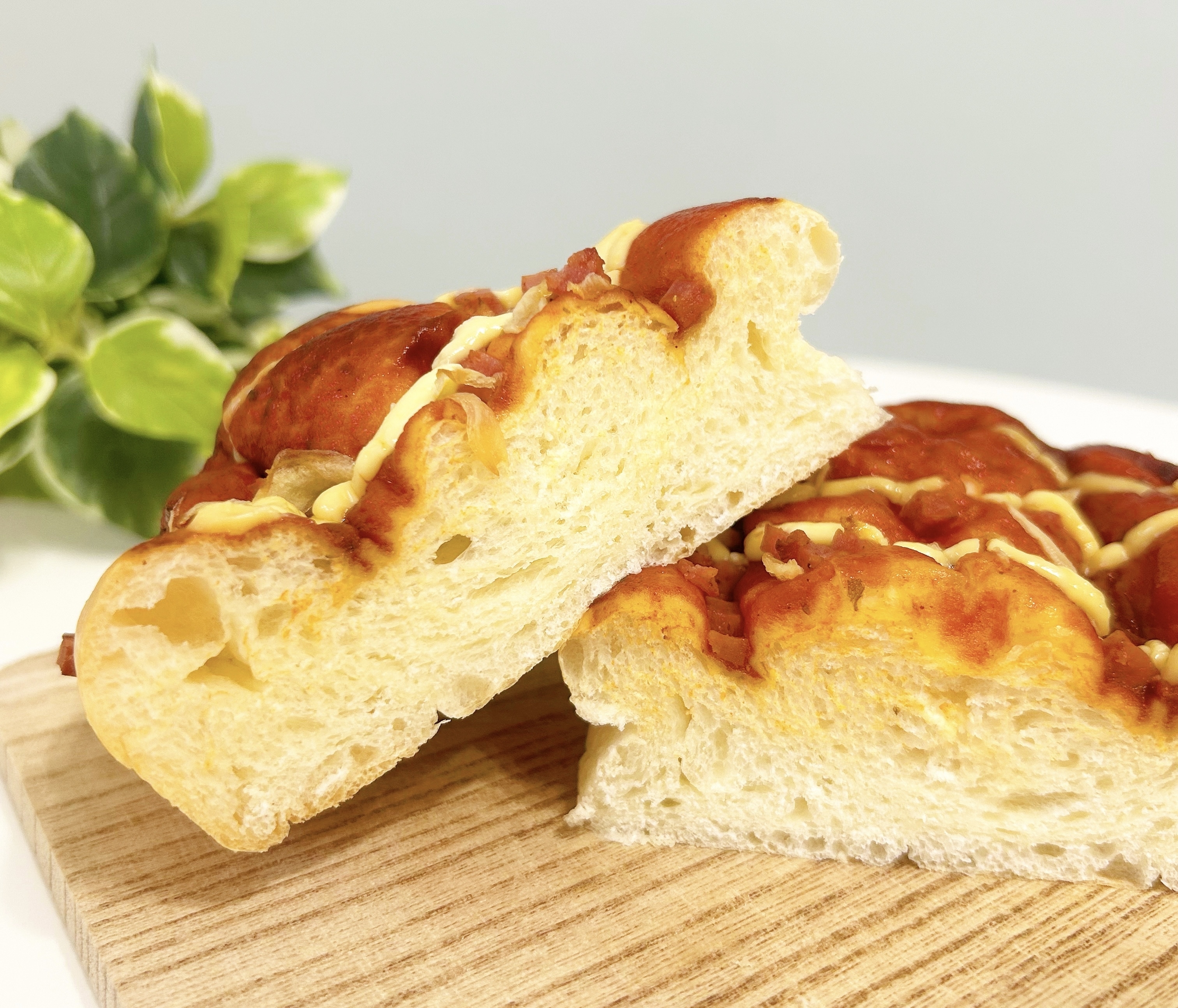 FamilyMart（ファミリーマート）のおすすめパン「完熟トマトピザパン」