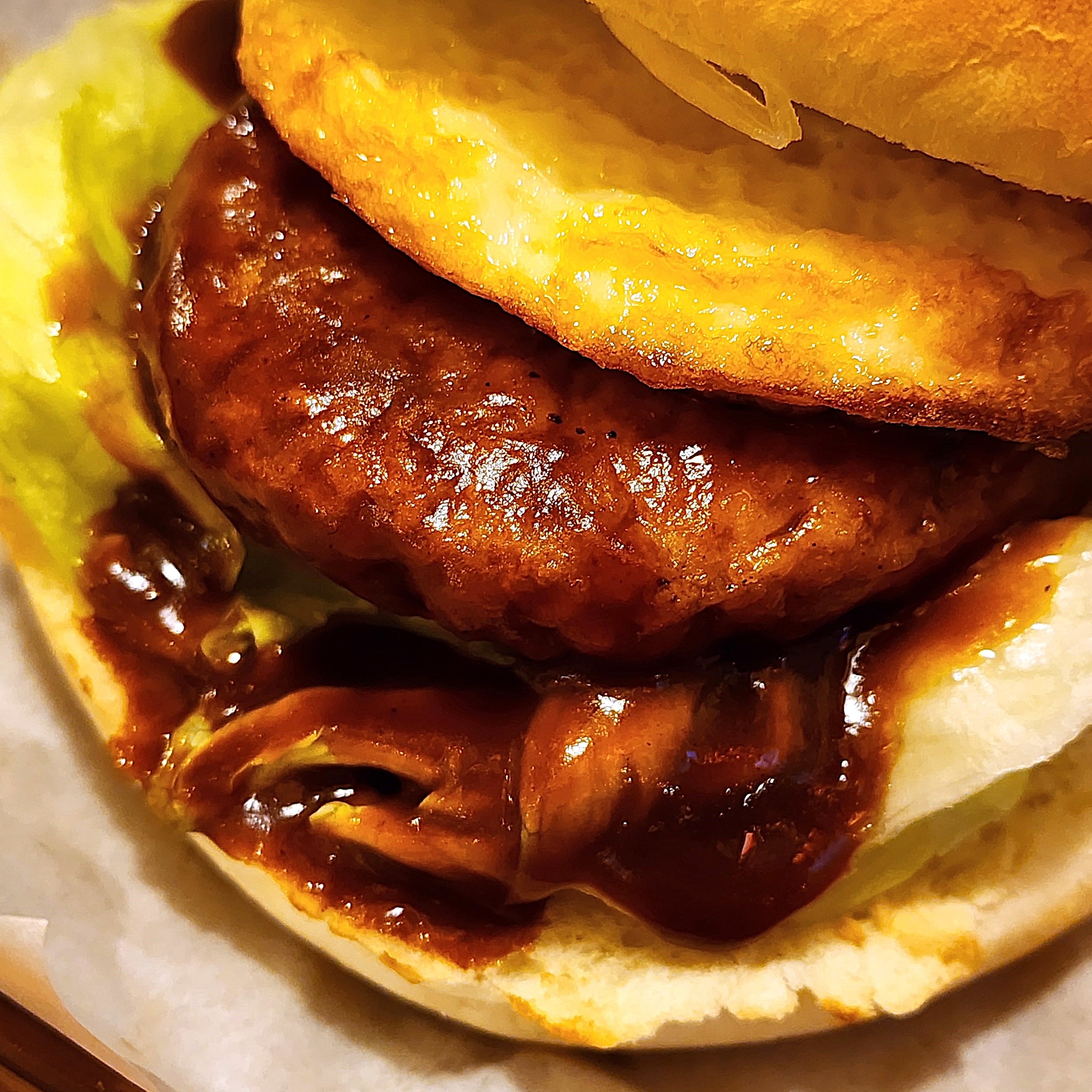 コメダ珈琲店のおすすめフード「ロコモコバーガー」