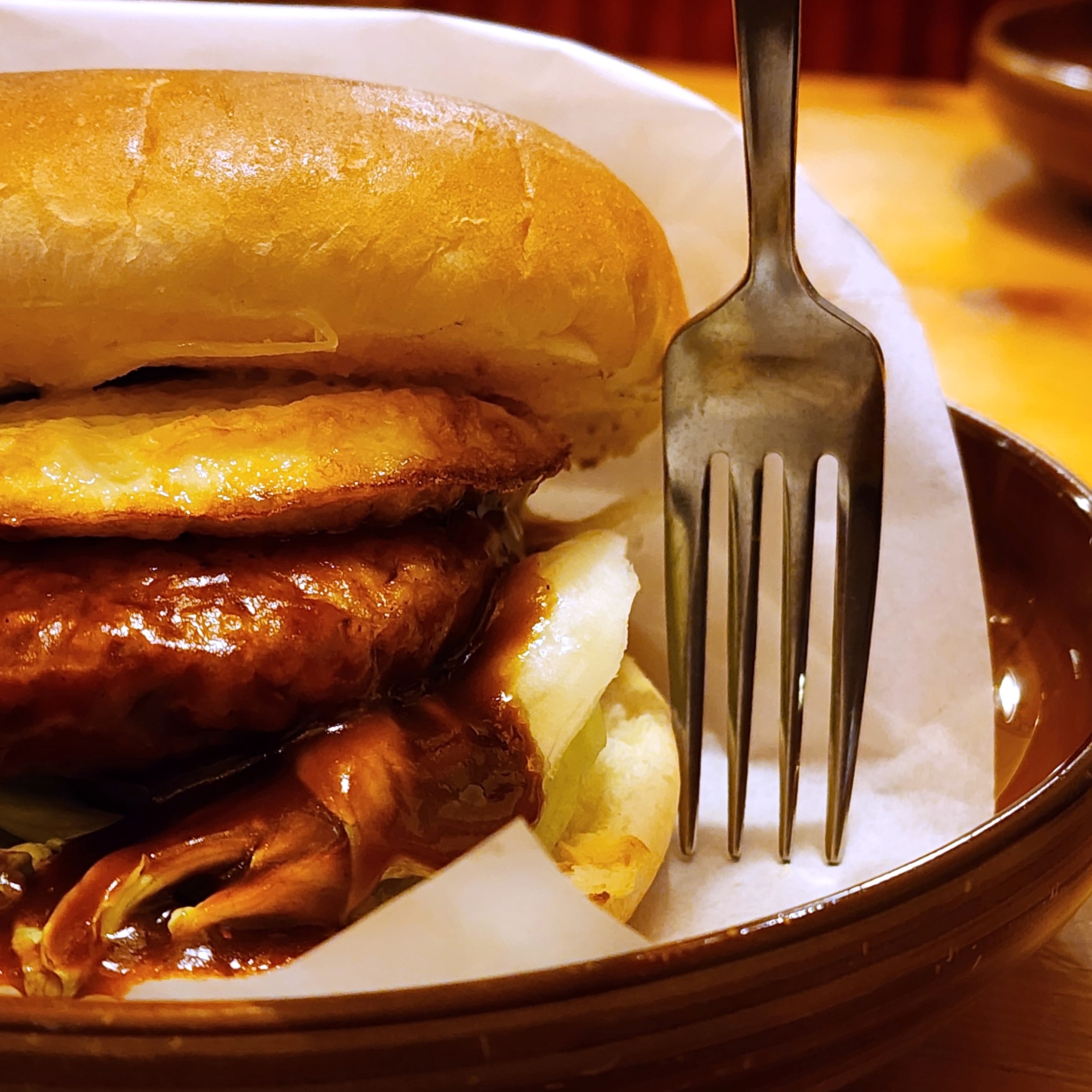 コメダ珈琲店のおすすめフード「ロコモコバーガー」