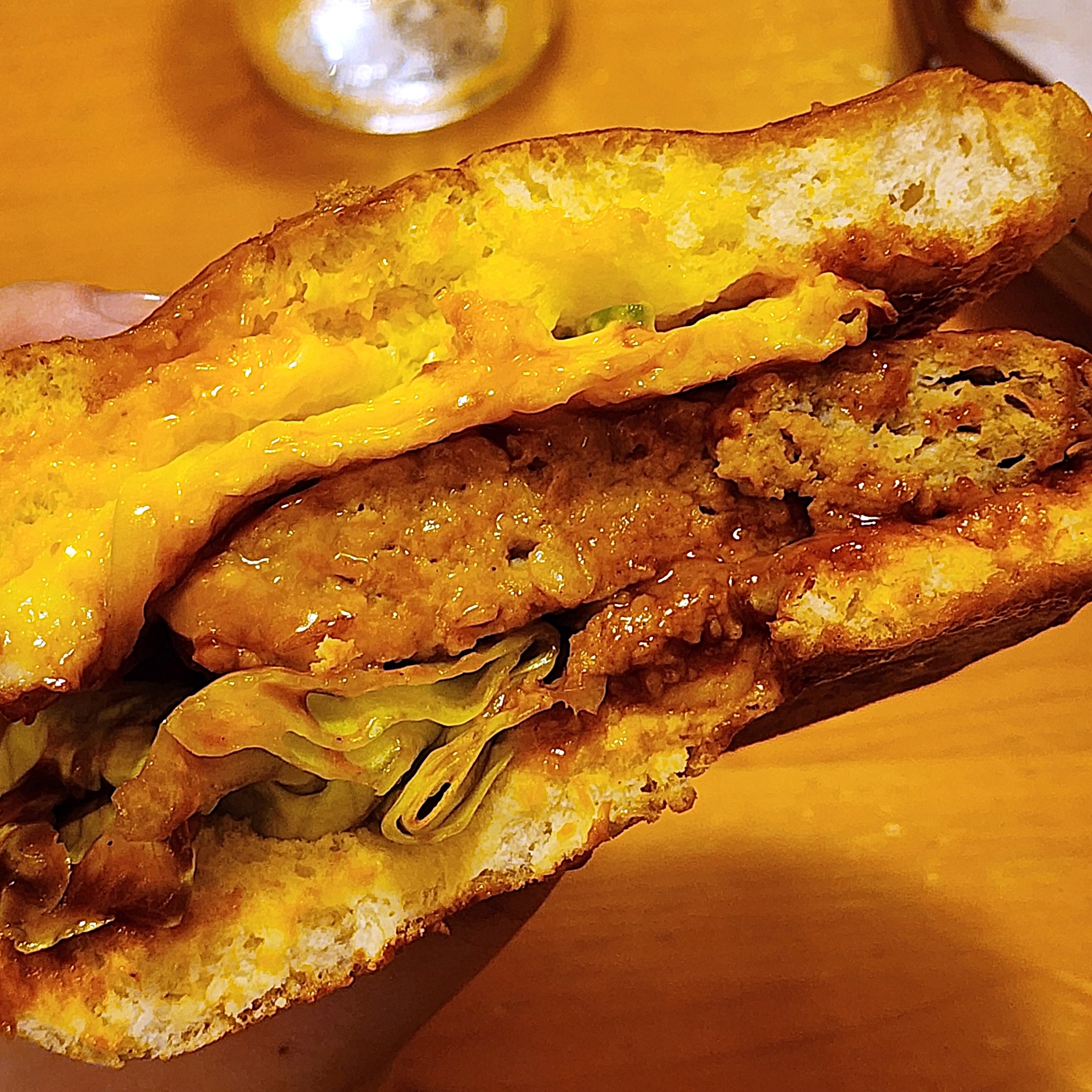 コメダ珈琲店のおすすめフード「ロコモコバーガー」