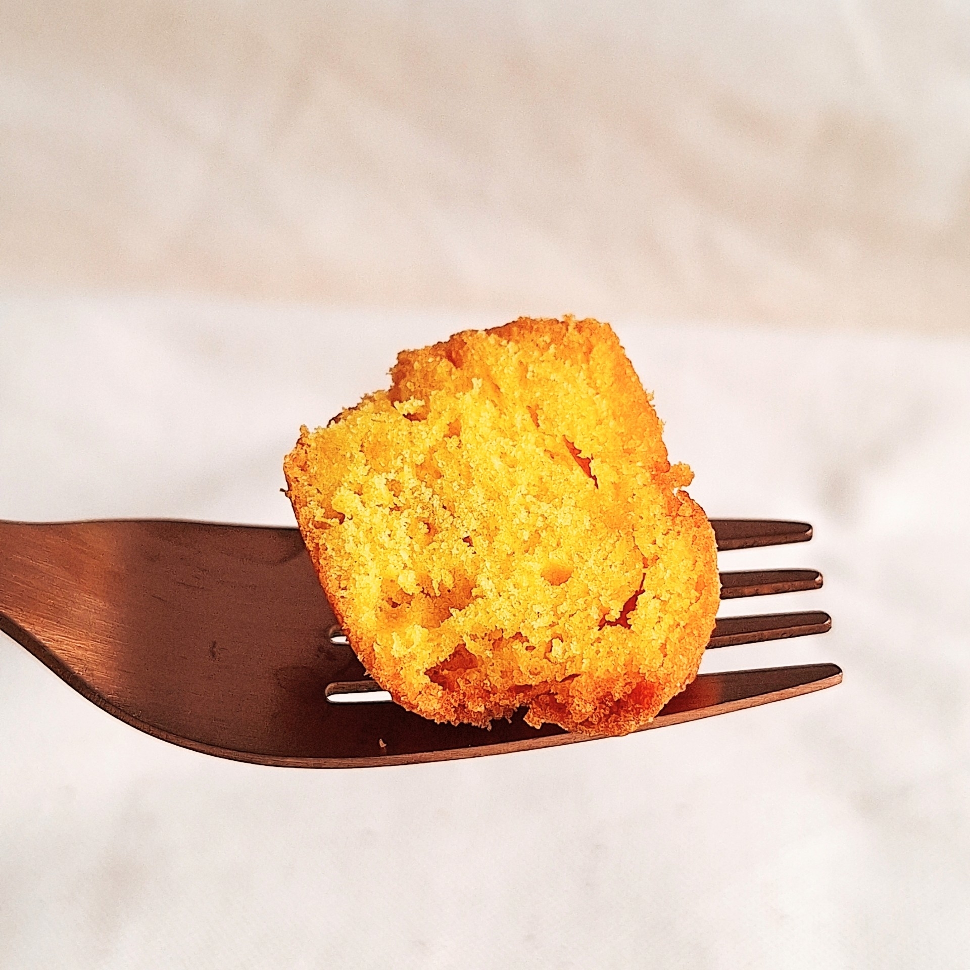 ローソンのおすすめスイーツ「プラントベースの糖質60％オフ レモンドーナツ」