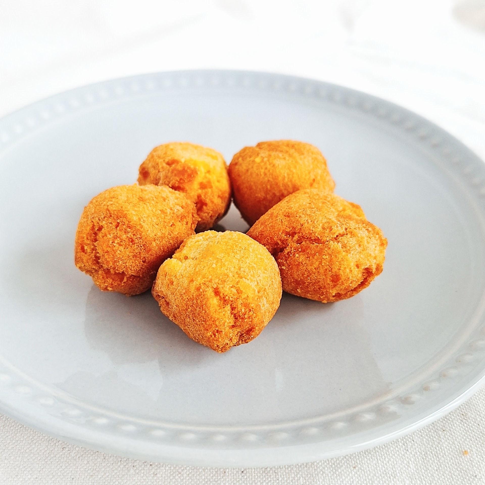 ローソンのおすすめスイーツ「プラントベースの糖質60%オフ レモンドーナツ」