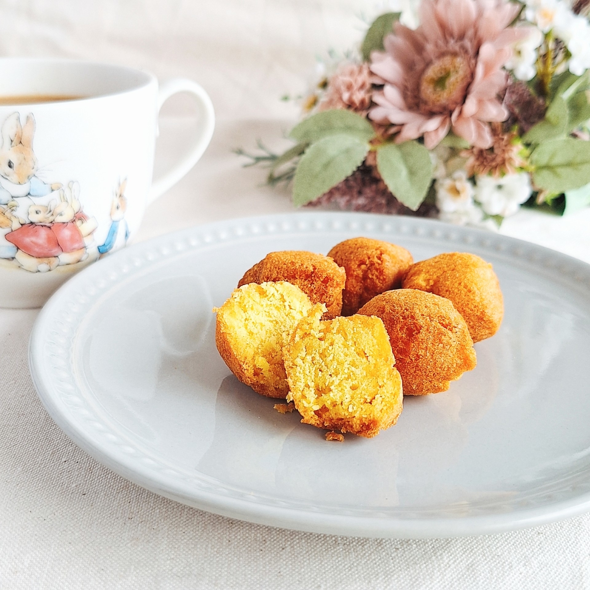 ローソンのおすすめスイーツ「プラントベースの糖質60％オフ レモンドーナツ」