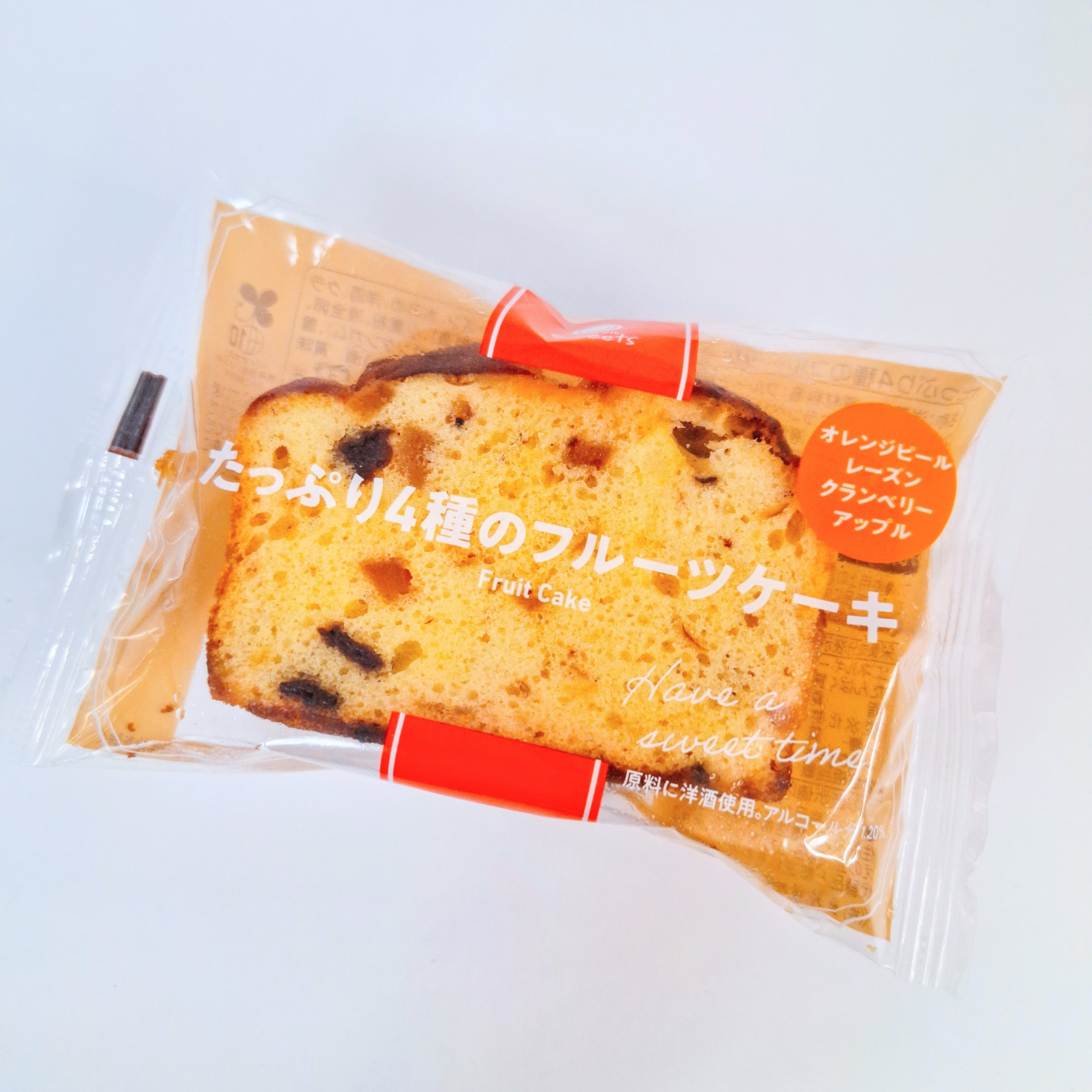 ファミマのおすすめスイーツ「たっぷり4種のフルーツケーキ」