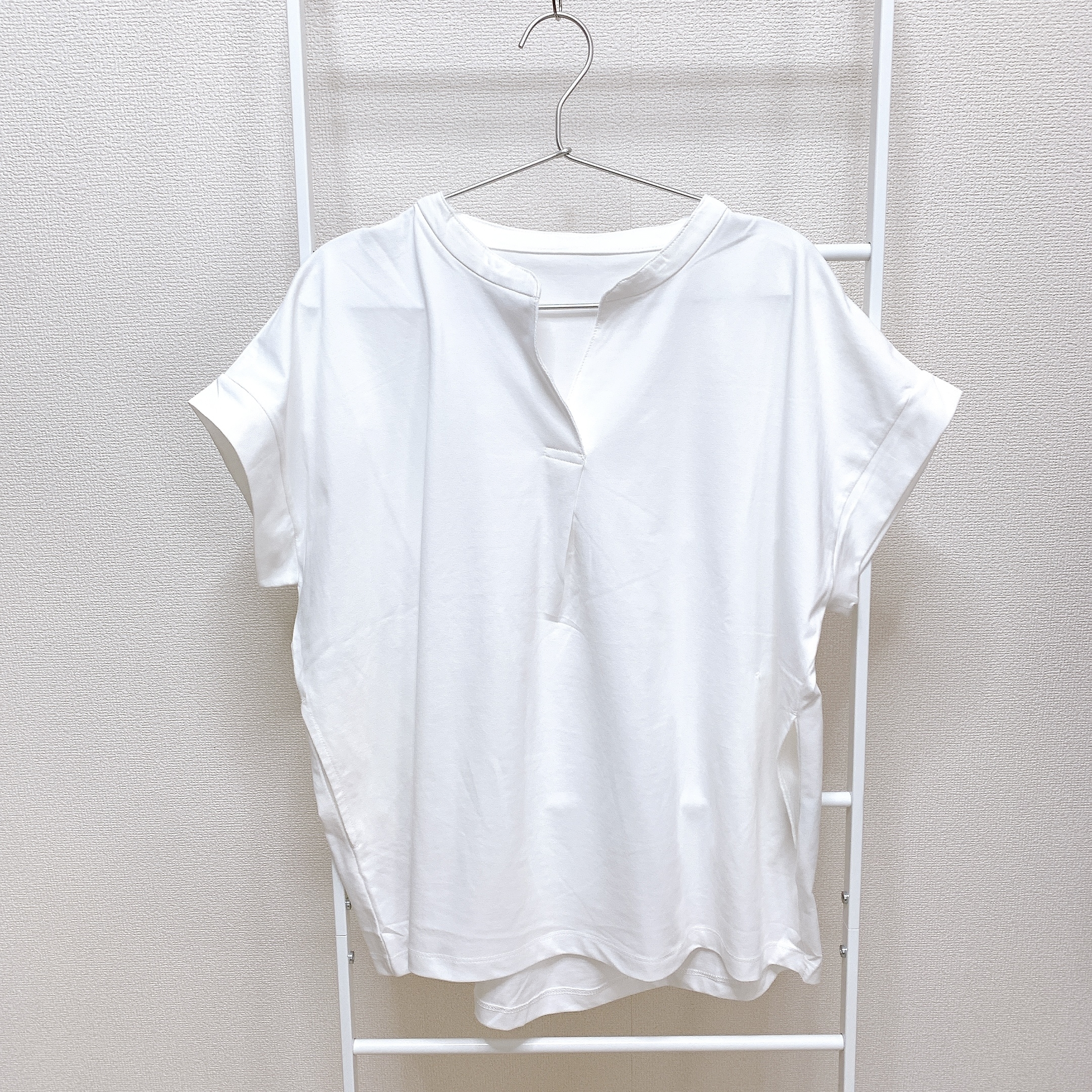 ワークマンのおすすめのレディースアイテム「レディースシーンレスカットブラウス」