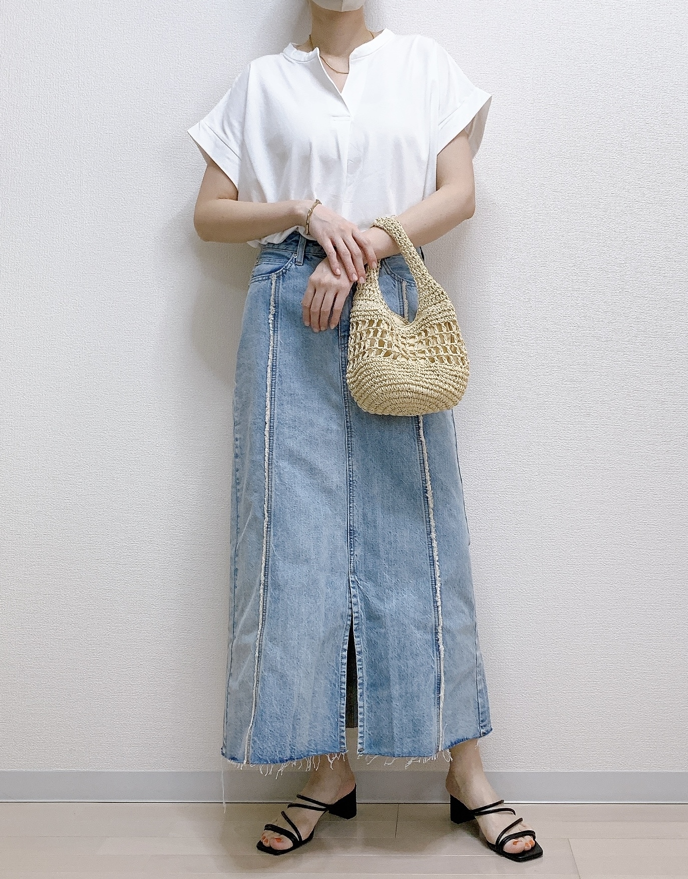 ワークマンのおすすめのレディースアイテム「レディースシーンレスカットブラウス」