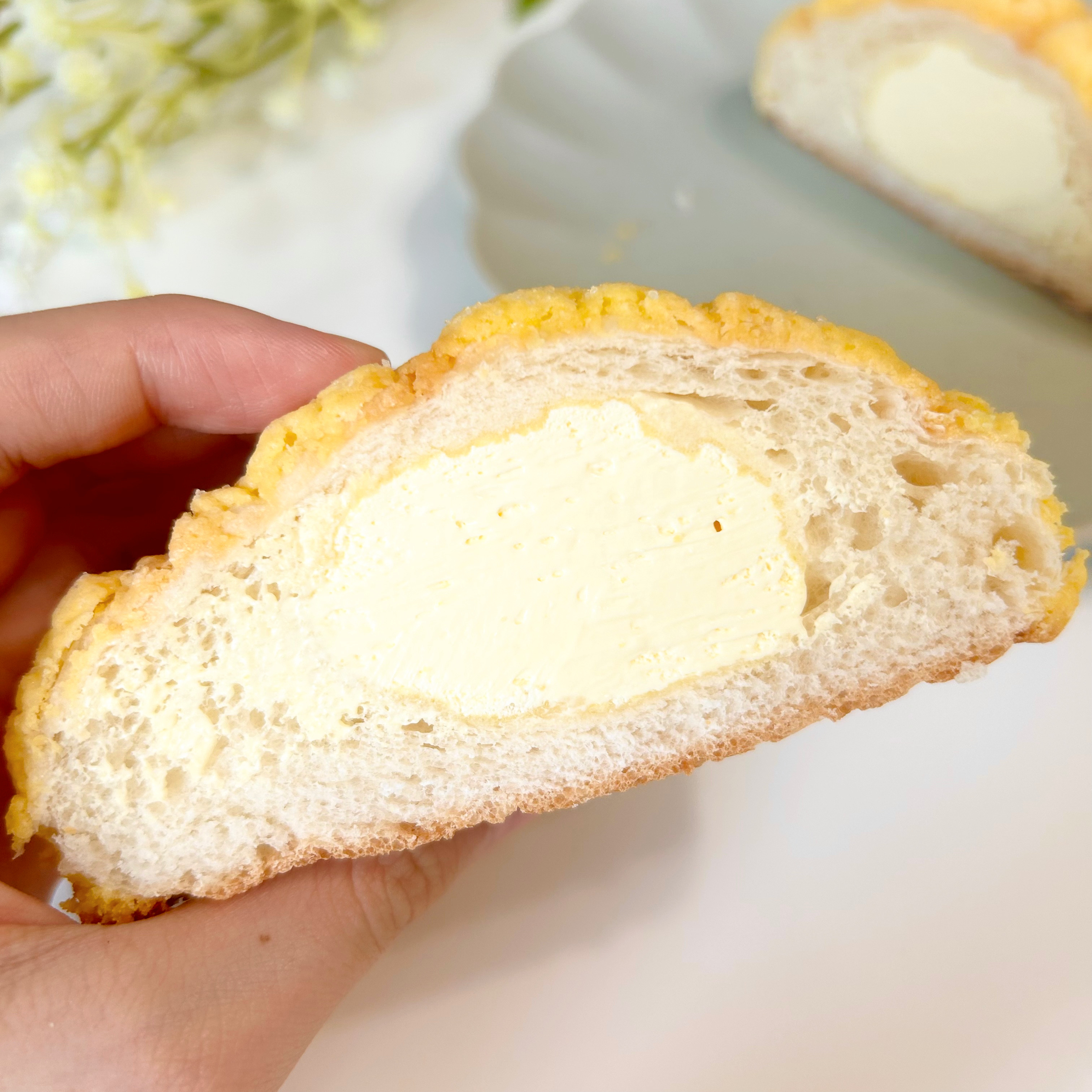 FamilyMart（ファミリーマート）のおすすめスイーツパン「瀬戸内レモンホイップメロンパン」
