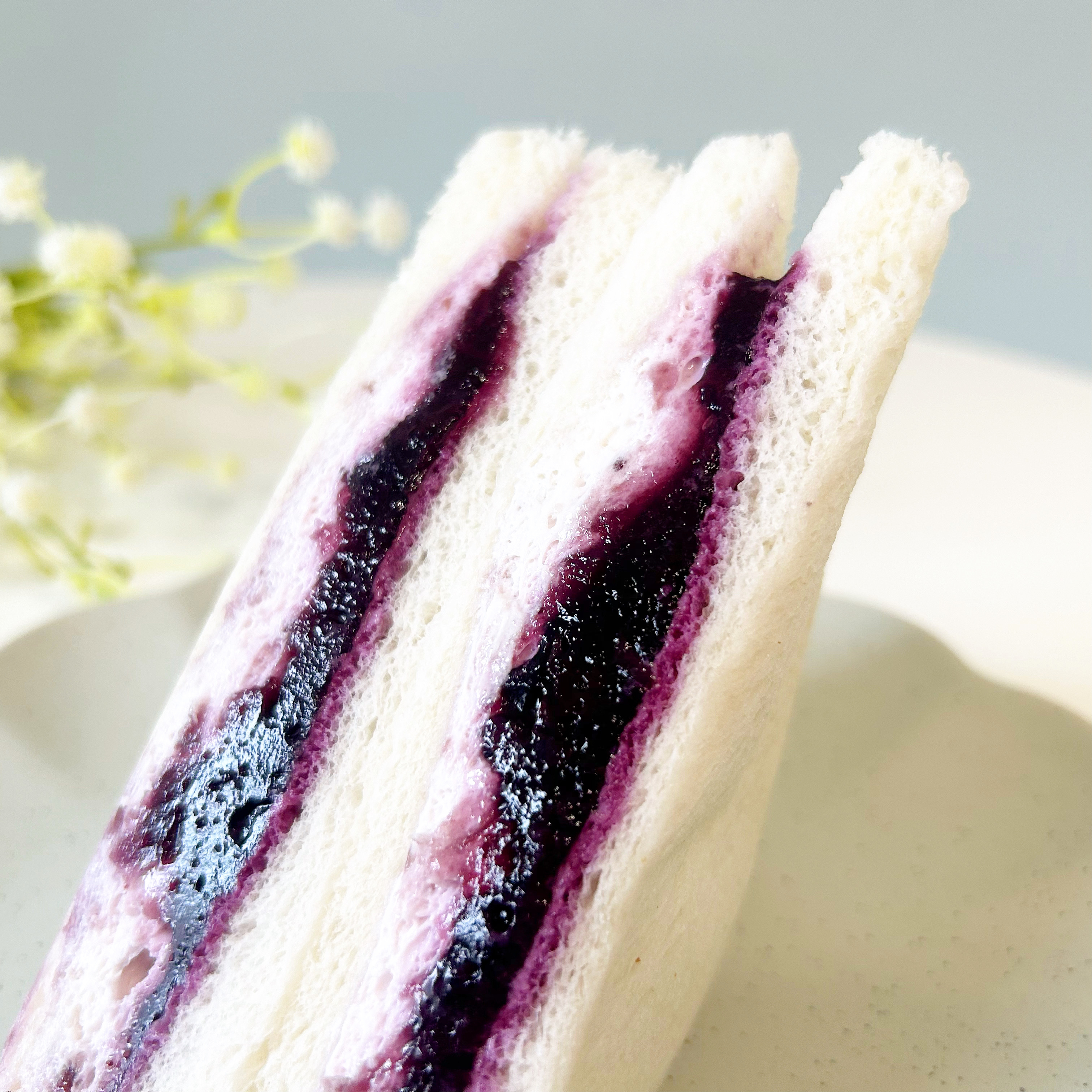 FamilyMart（ファミリーマート）のおすすめサンドイッチ「ブルーベリーとホイップのサンド」