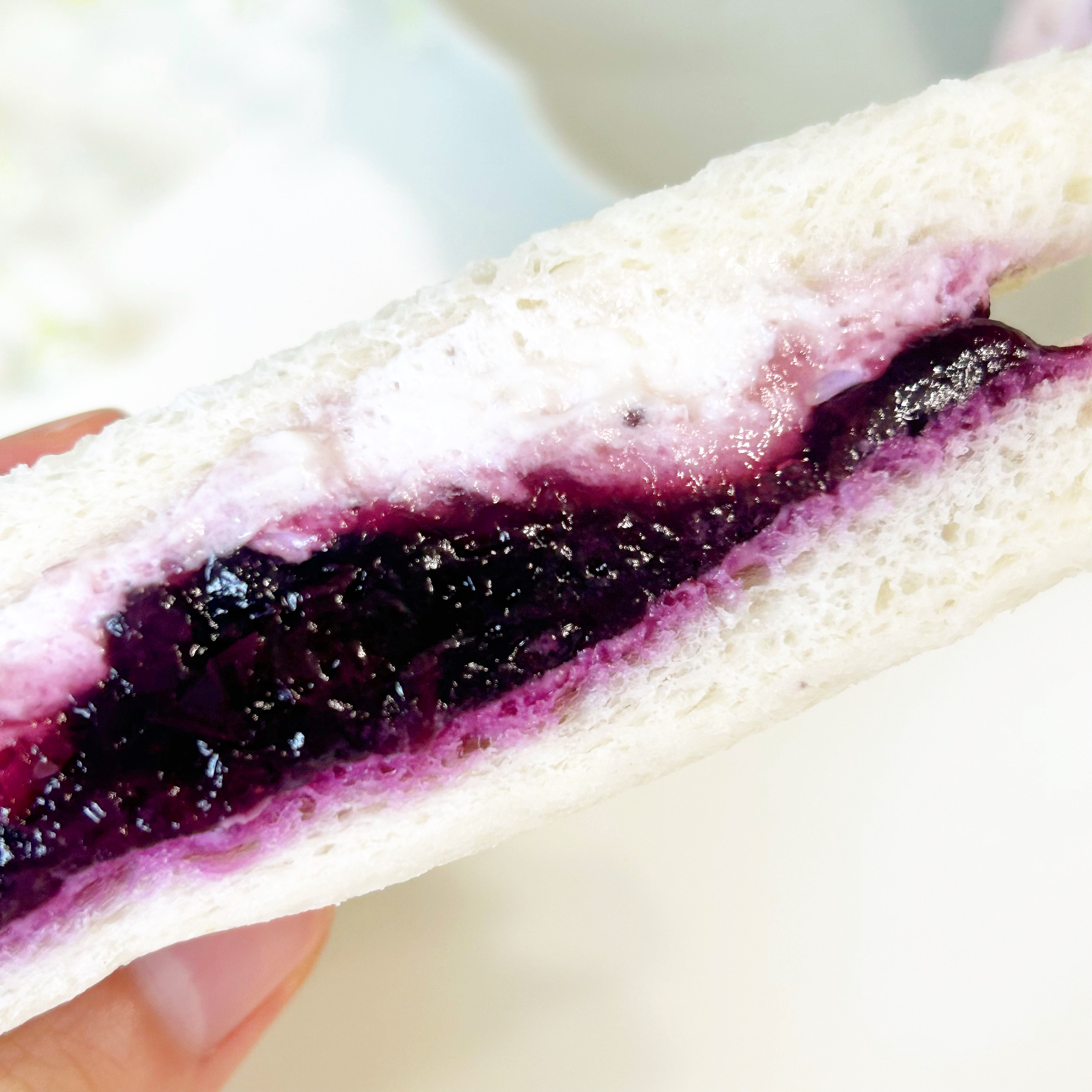 FamilyMart（ファミリーマート）のおすすめサンドイッチ「ブルーベリーとホイップのサンド」