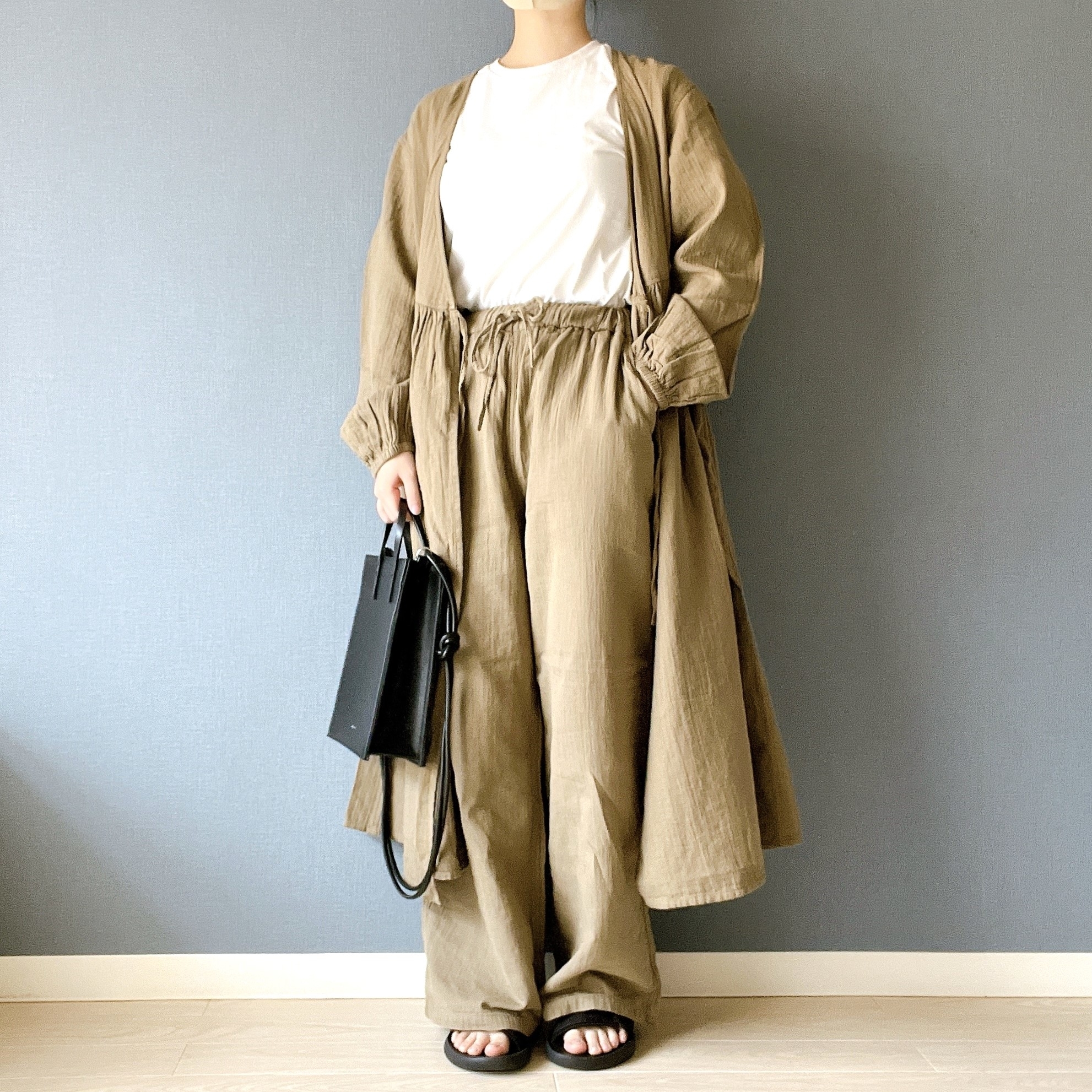 無印良品のオススメのパンツ「婦人 ふんわりしぼガーゼ ロングパンツ」のコーディネート