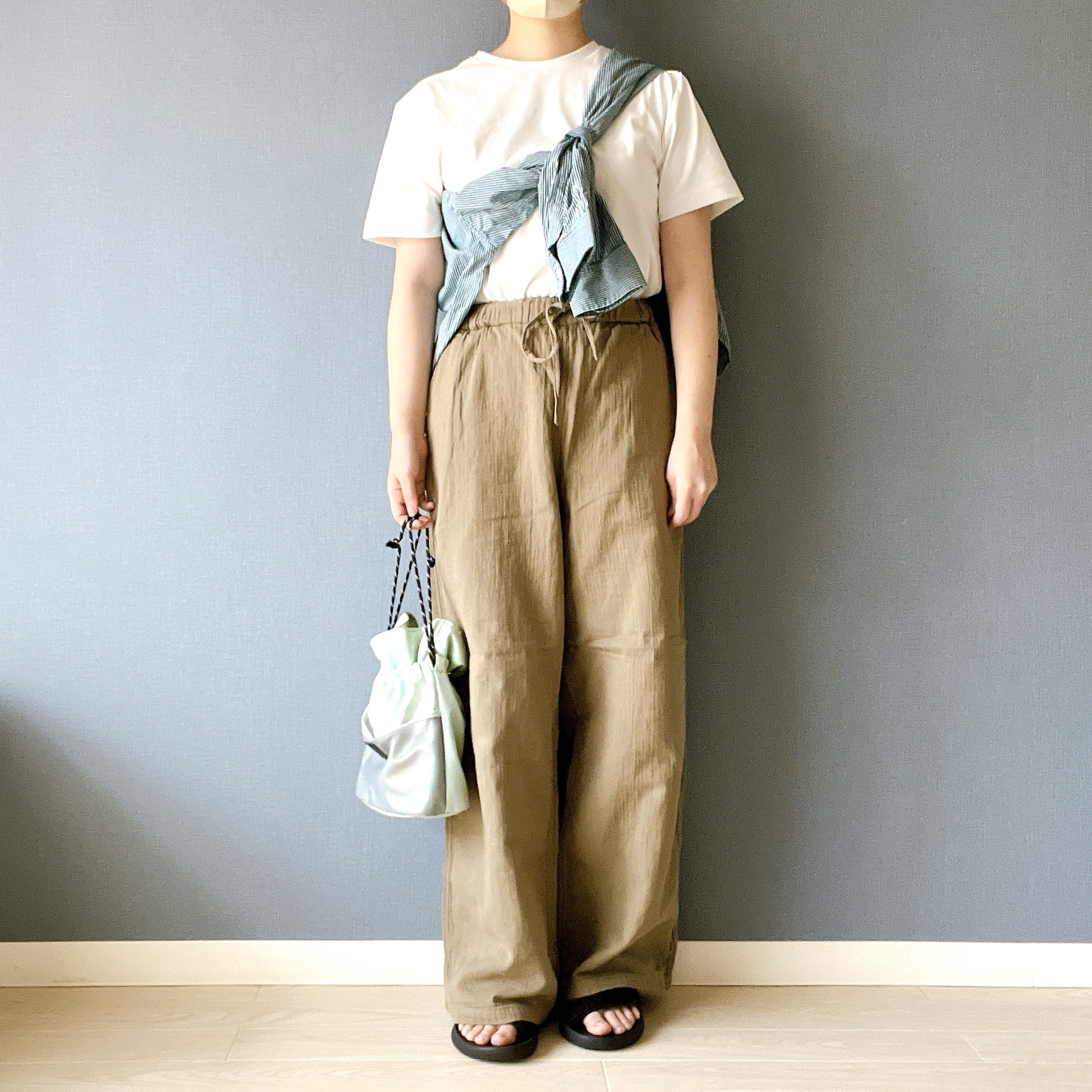 無印良品のオススメのパンツ「婦人 ふんわりしぼガーゼ ロングパンツ」のコーディネート