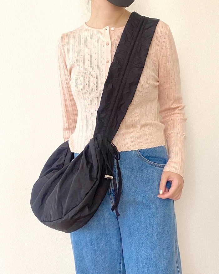 GU（ジーユー）のおすすめファッションアイテム「フリルショルダーバッグ」