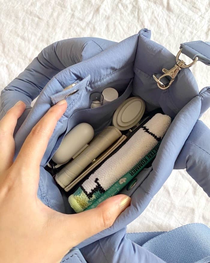 GU(ジーユー)のおすすめファッションアイテム「パフミニショルダーバッグ」