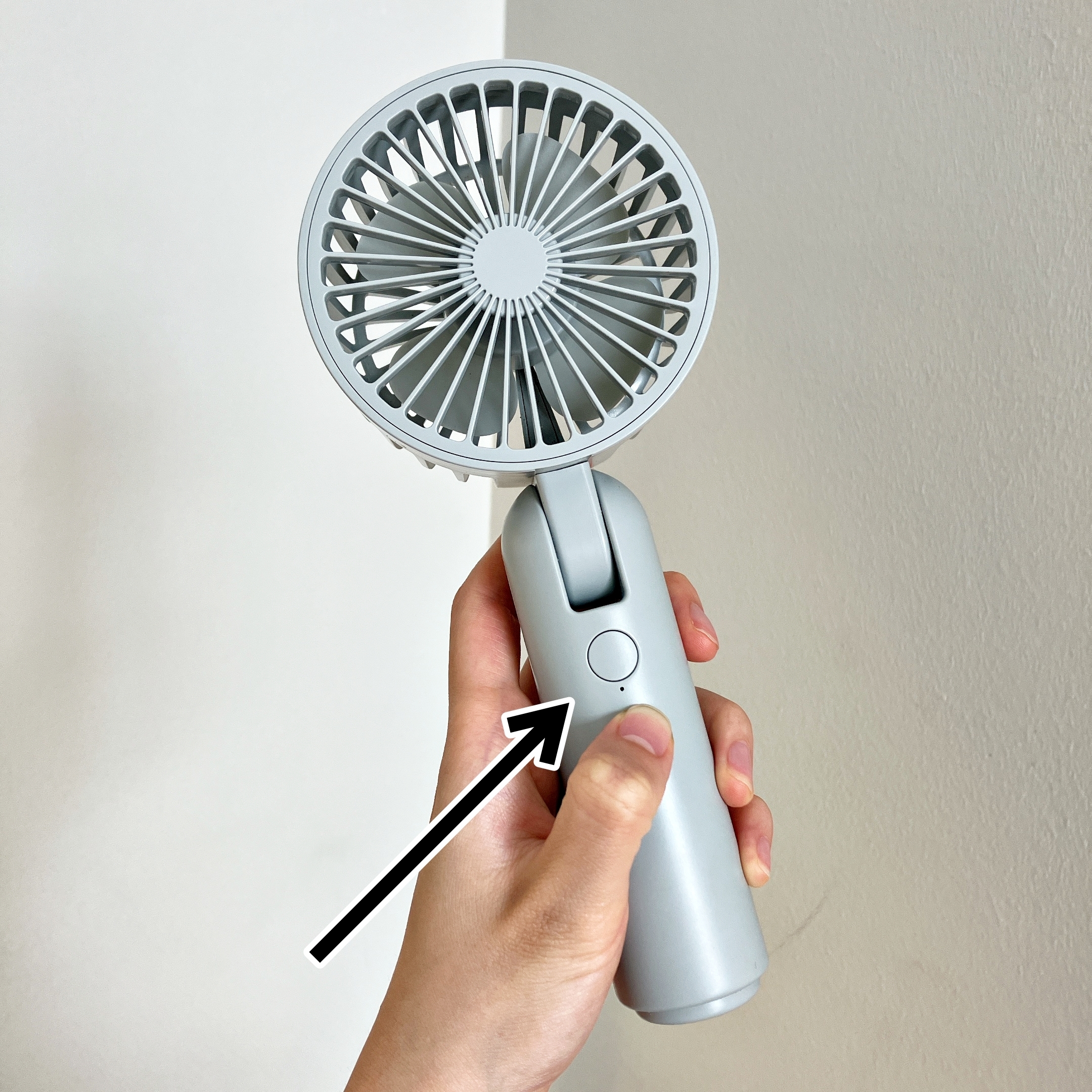 3COINS(スリーコインズ)のおすすめ夏グッズ「スタンド付きハンディファン」