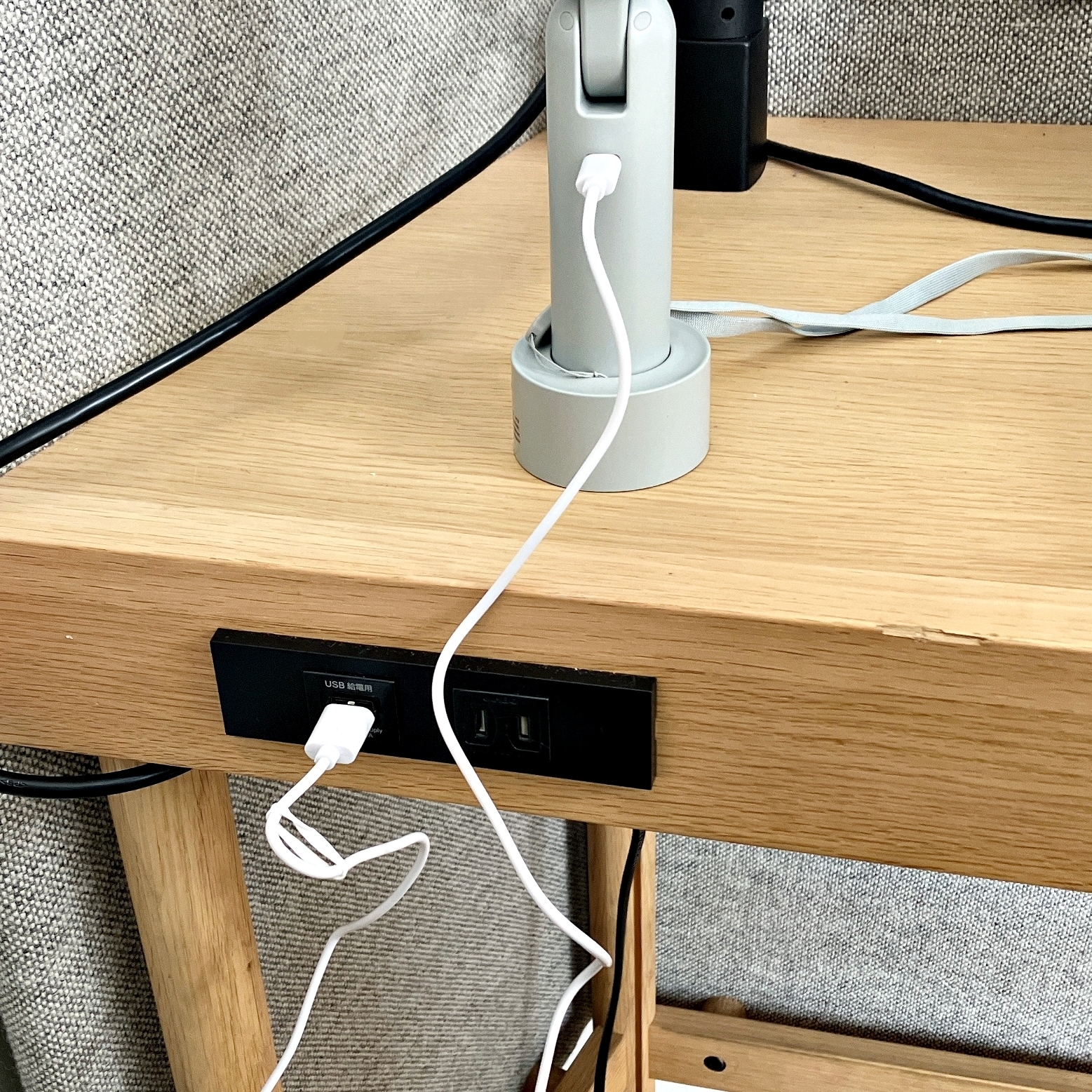 3COINS(スリーコインズ)のおすすめ夏グッズ「スタンド付きハンディファン」