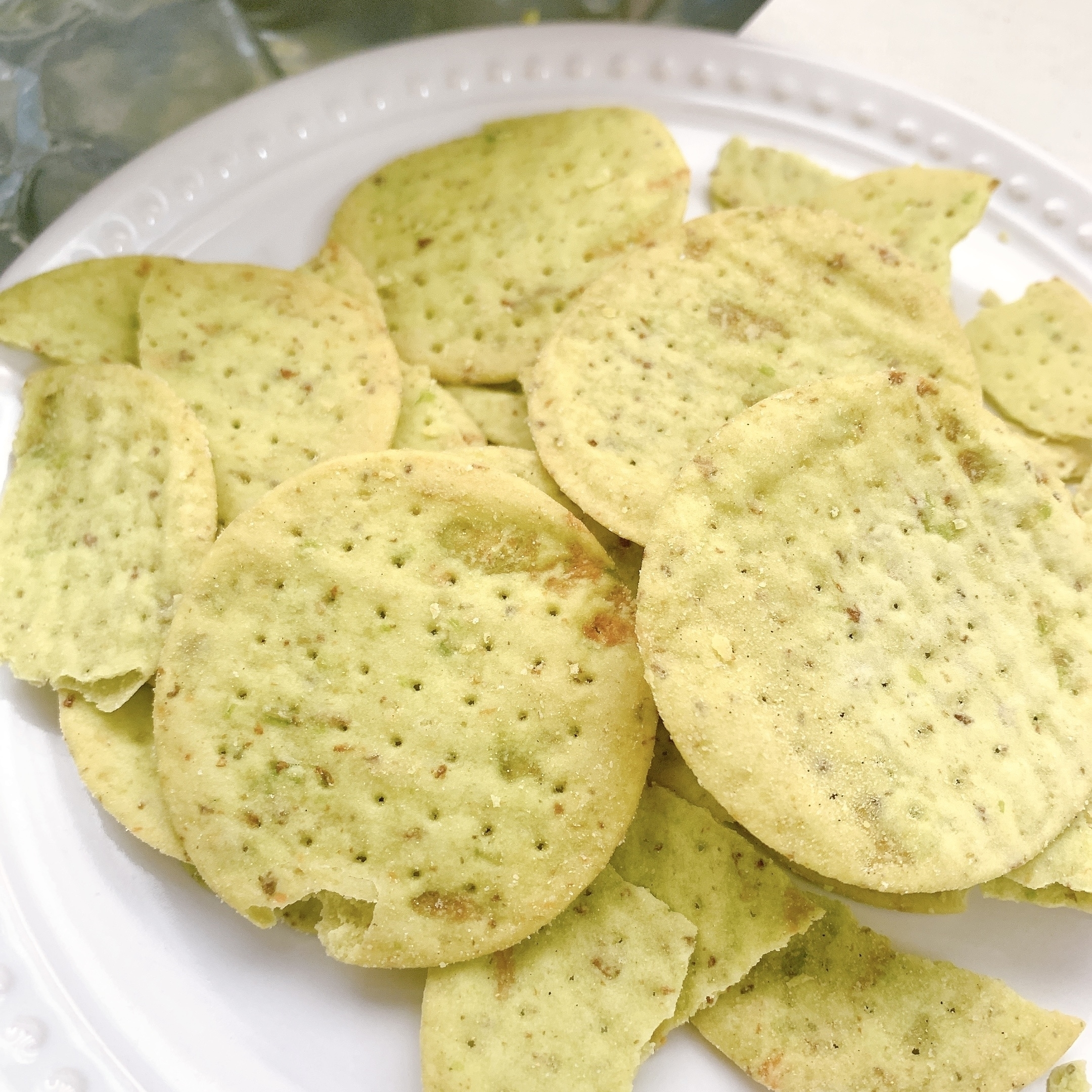 ローソンのおすすめスイーツ「パリパリ食感の枝豆チップス」