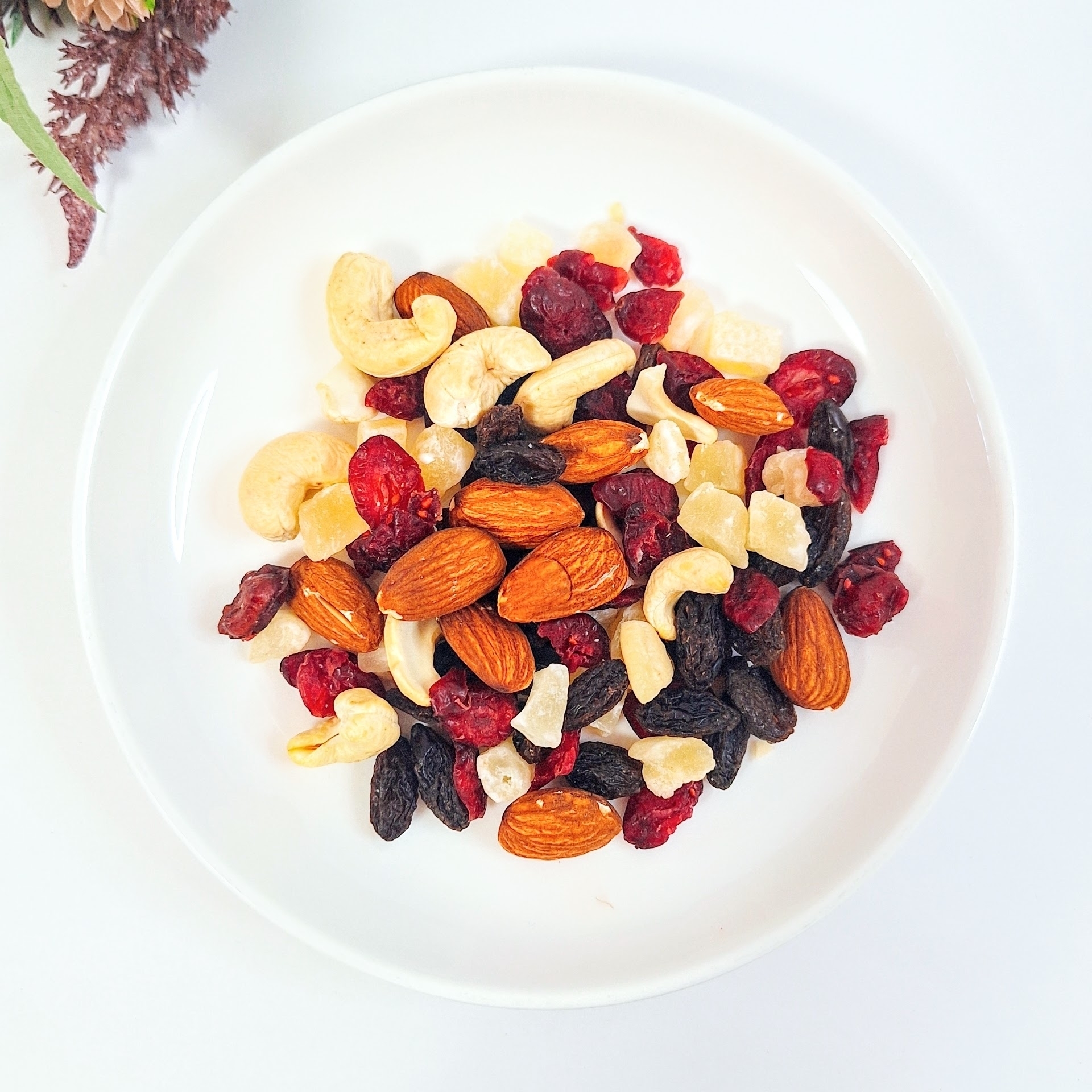 FamilyMart(ファミリーマート)のおすすめスイーツ「5種のナッツ&フルーツ」