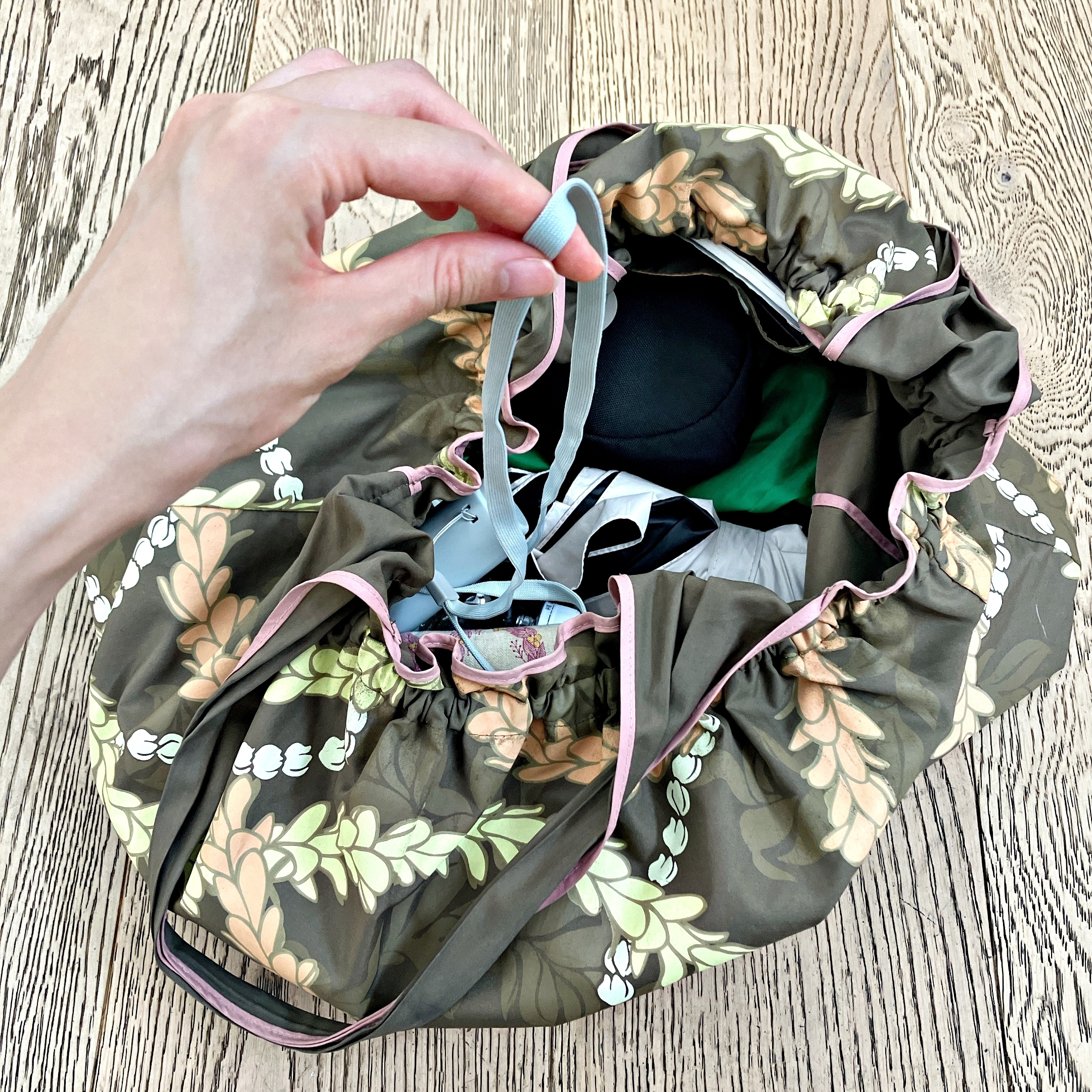 3COINS(スリーコインズ)のおすすめ夏グッズ「スタンド付きハンディファン」