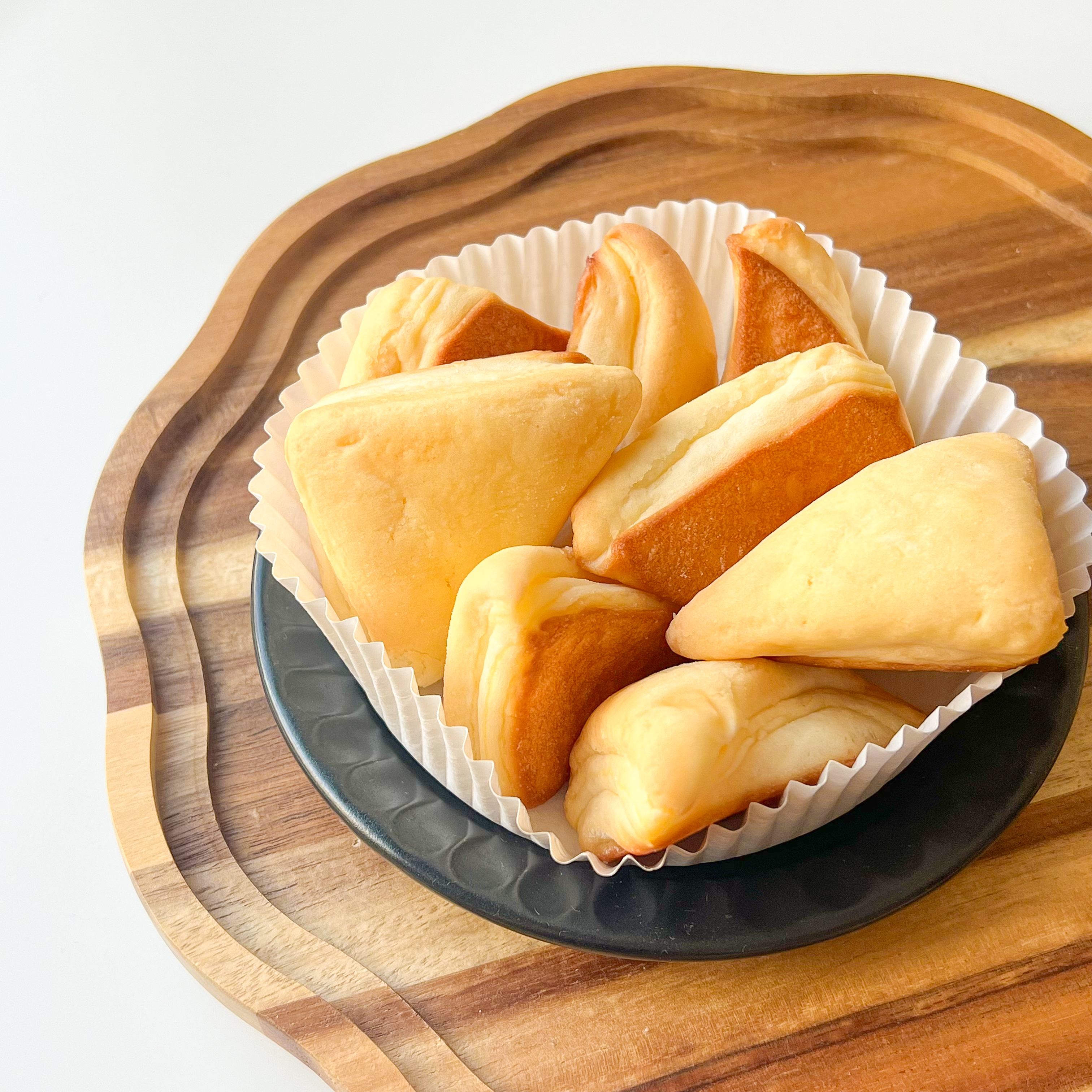 セブン-イレブンのおすすめの商品「さんかくパンバター8個入」