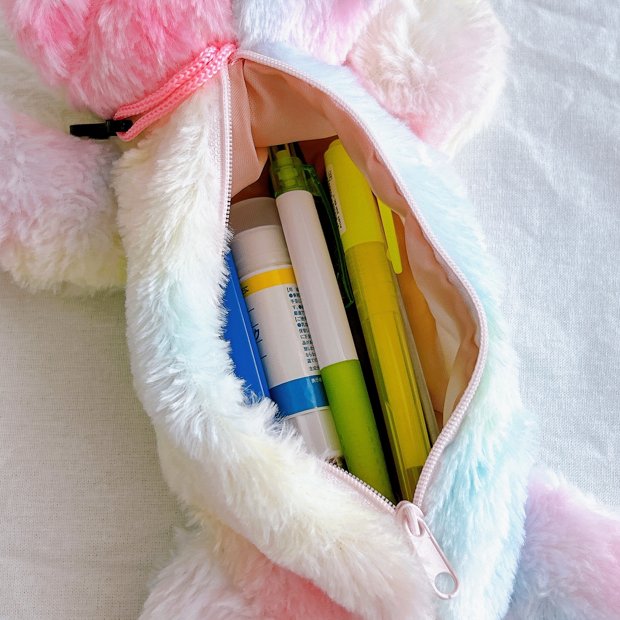 DAISO(ダイソー)のおすすめ文房具「ペンケース(クマ)」