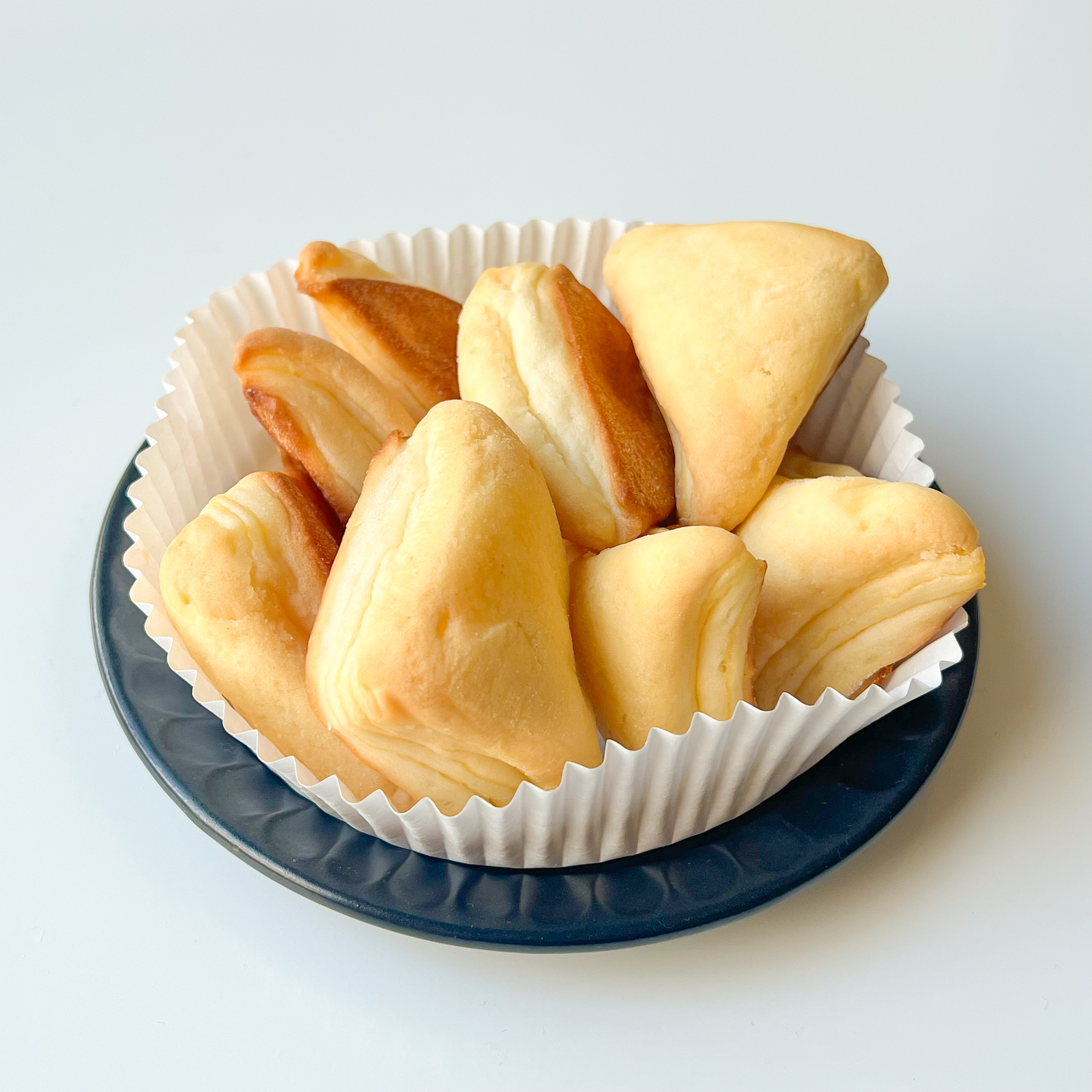 セブン-イレブンのおすすめの商品「さんかくパンバター8個入」