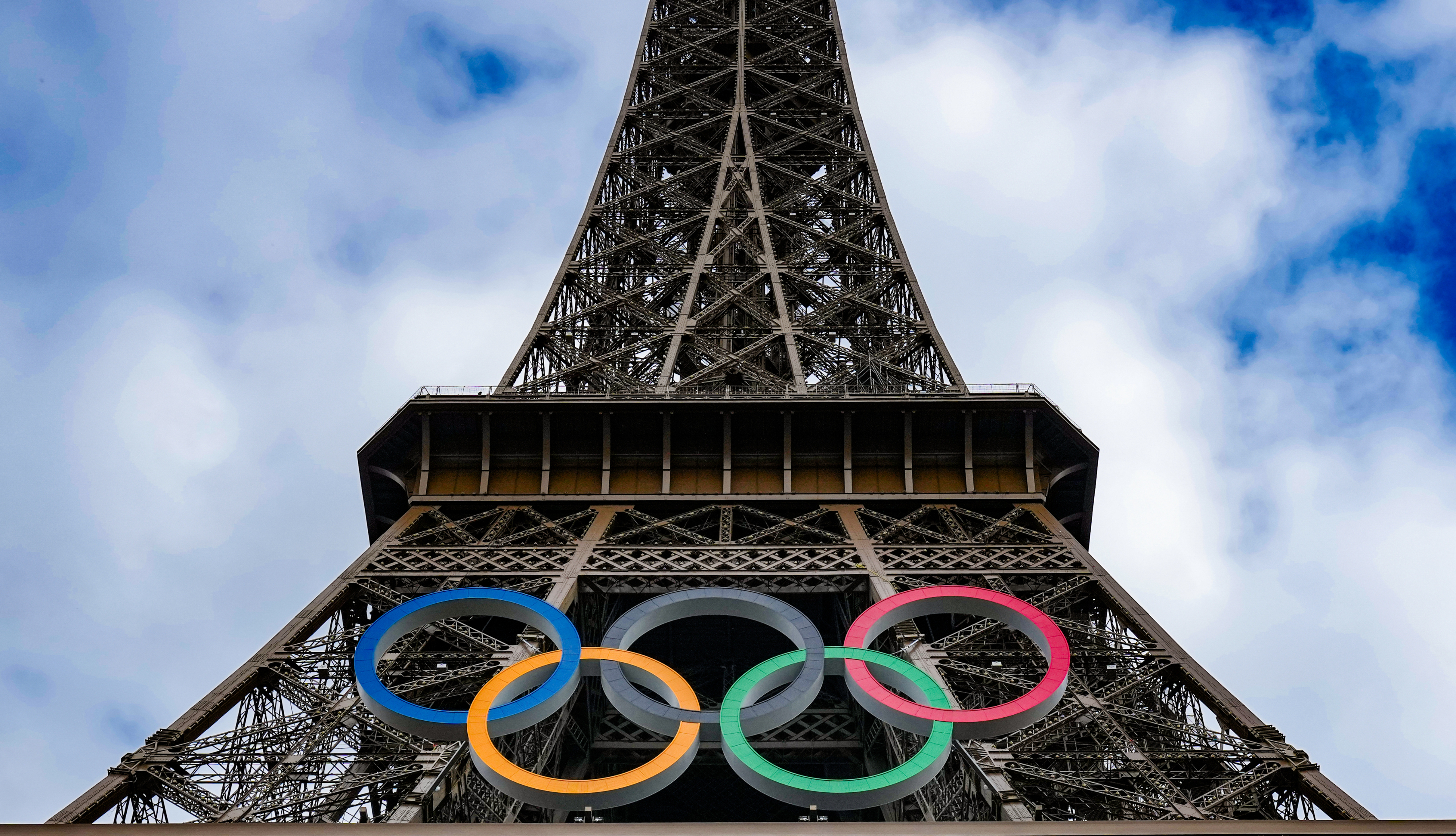 パリオリンピック2024 開会式 ピンバッジ 非売品 （2024 パリ