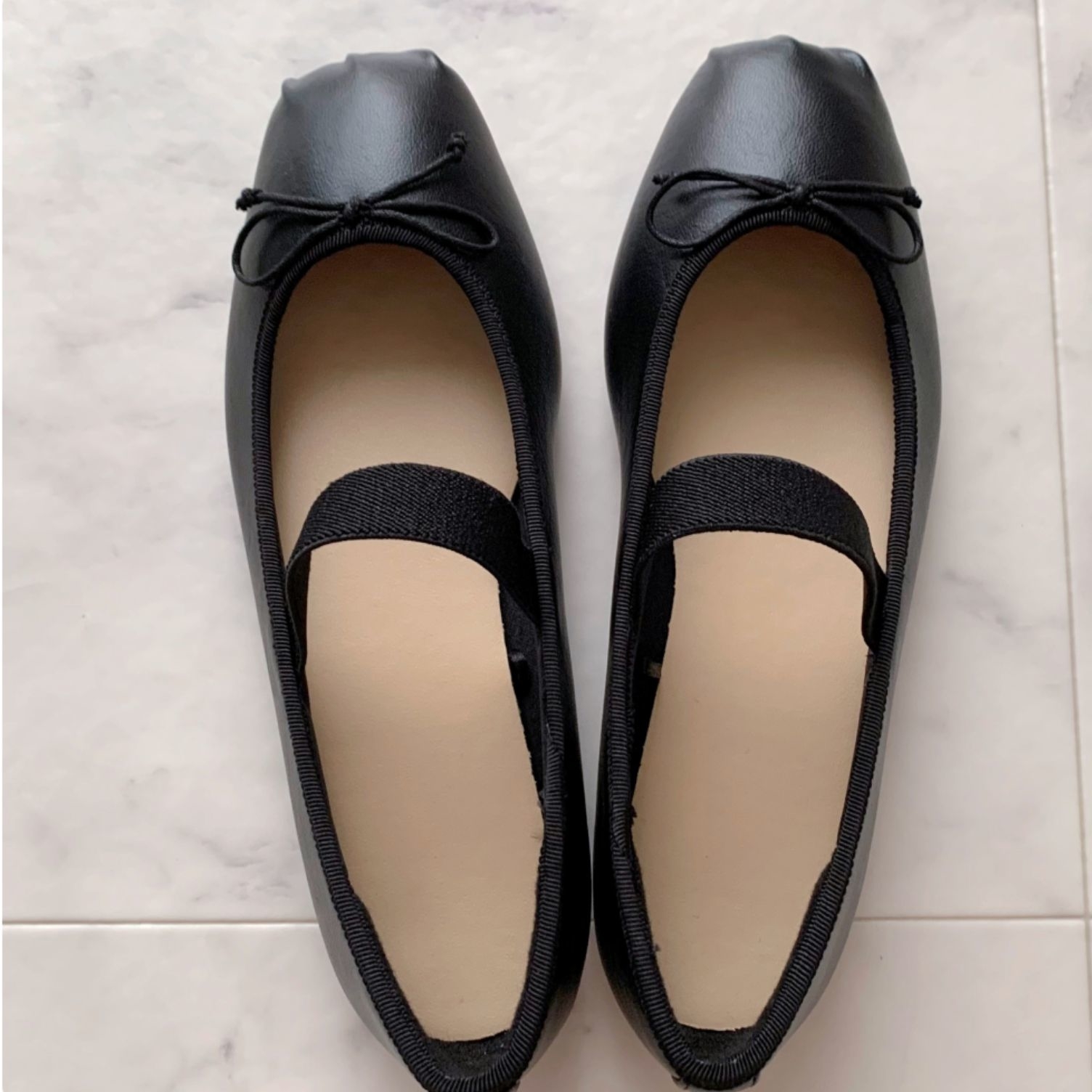 GUのおすすめアイテム「ストラップバレエシューズ」