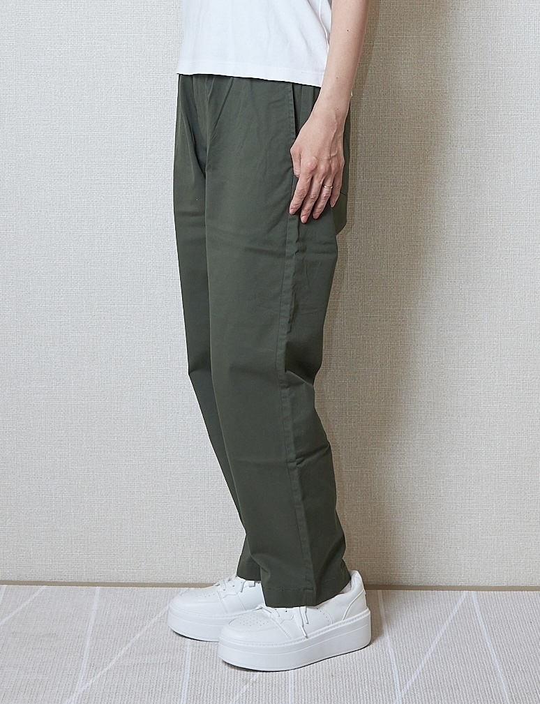 ユニクロのオススメのパンツ「ストレッチイージーアンクルパンツ」