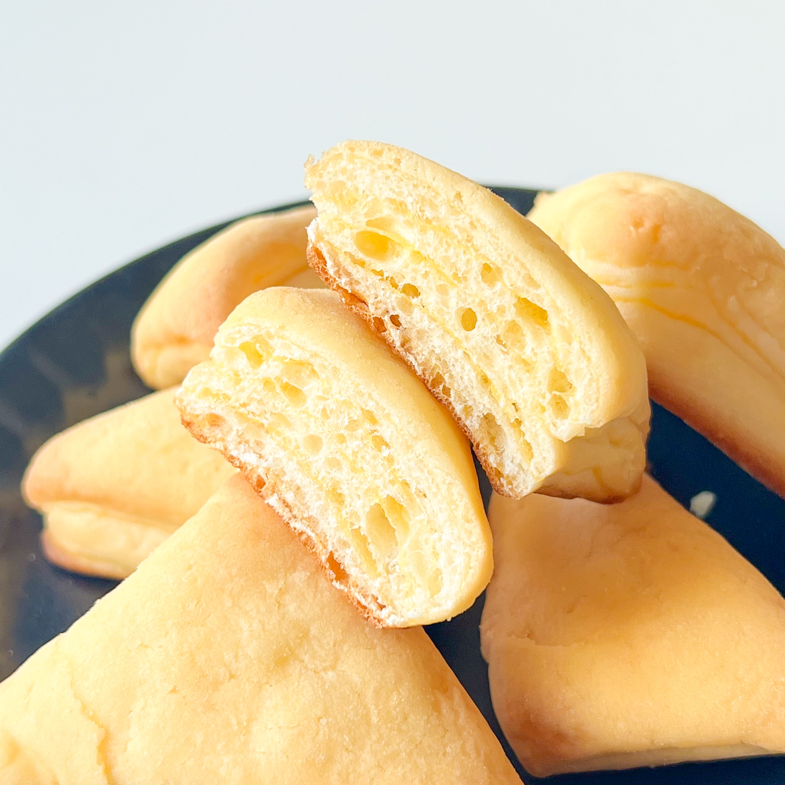 セブン-イレブンのおすすめの商品「さんかくパンバター8個入」