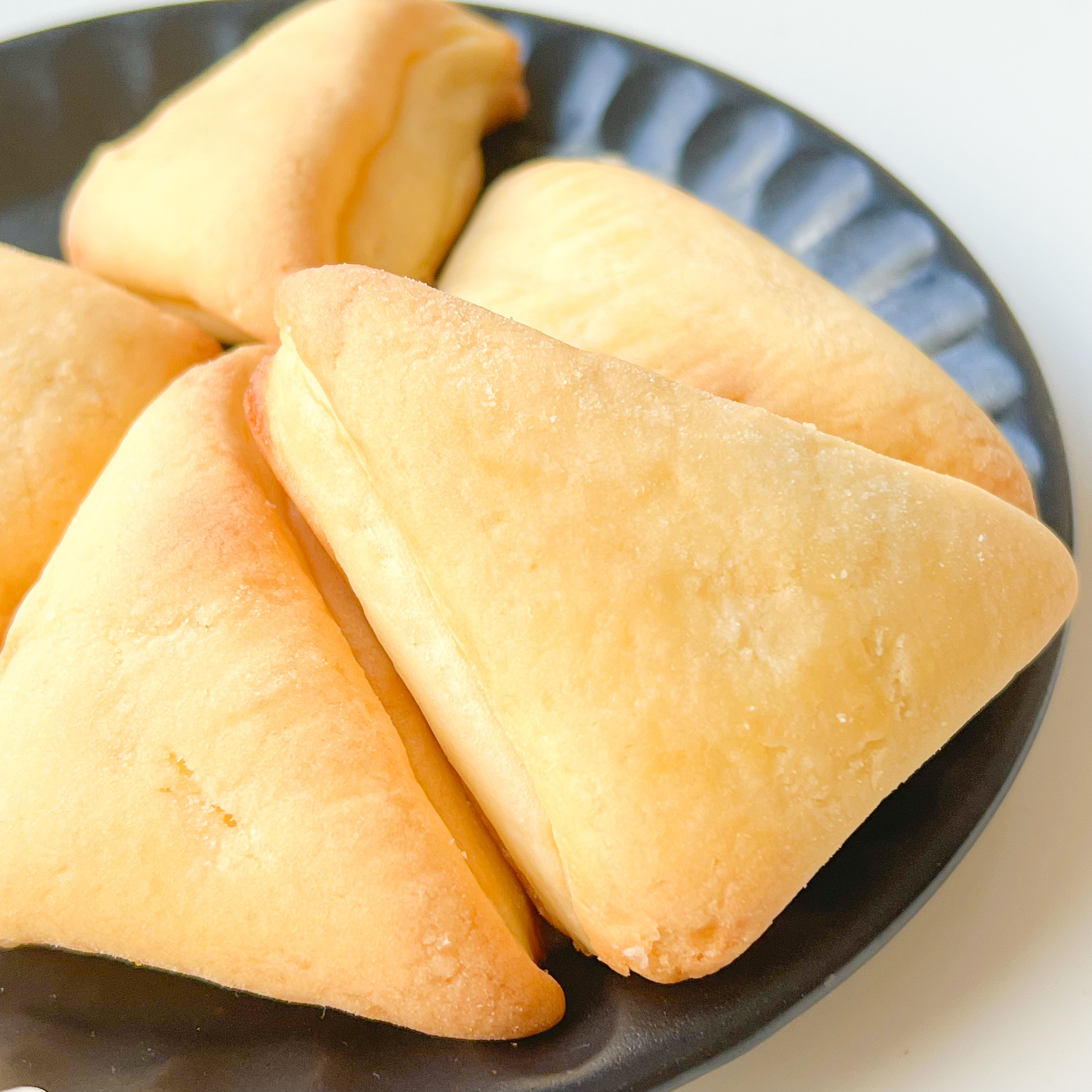 セブン-イレブンのおすすめの商品「さんかくパンバター8個入」