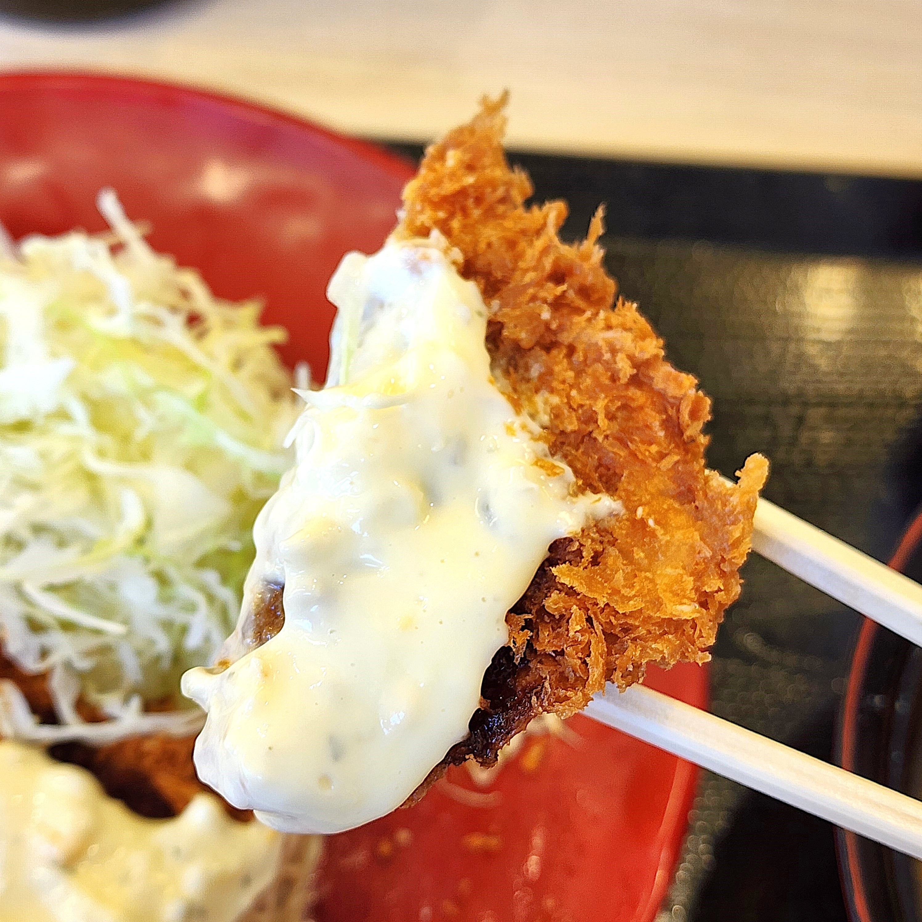 かつやのおすすめフード「タルタルチキンカツ定食」