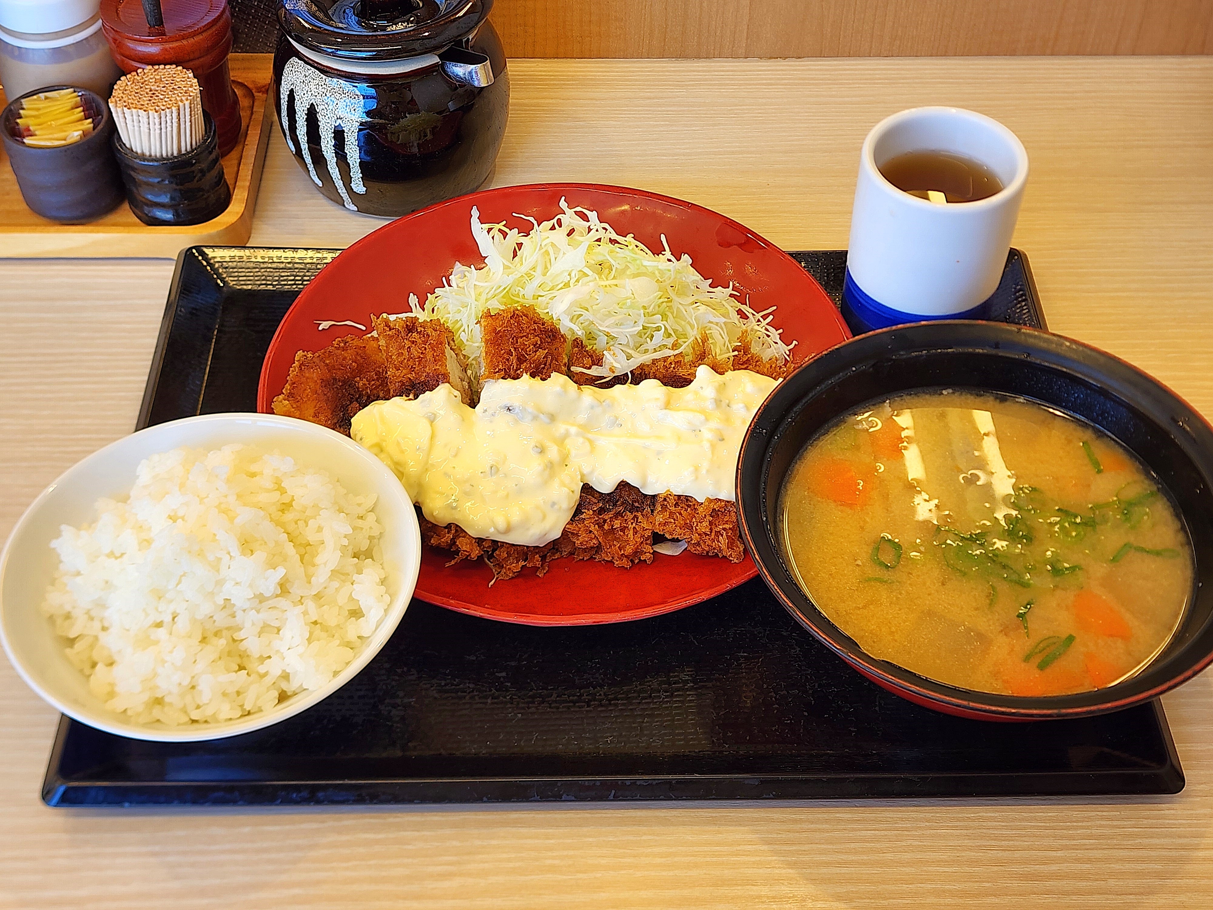 かつやのおすすめフード「タルタルチキンカツ定食」